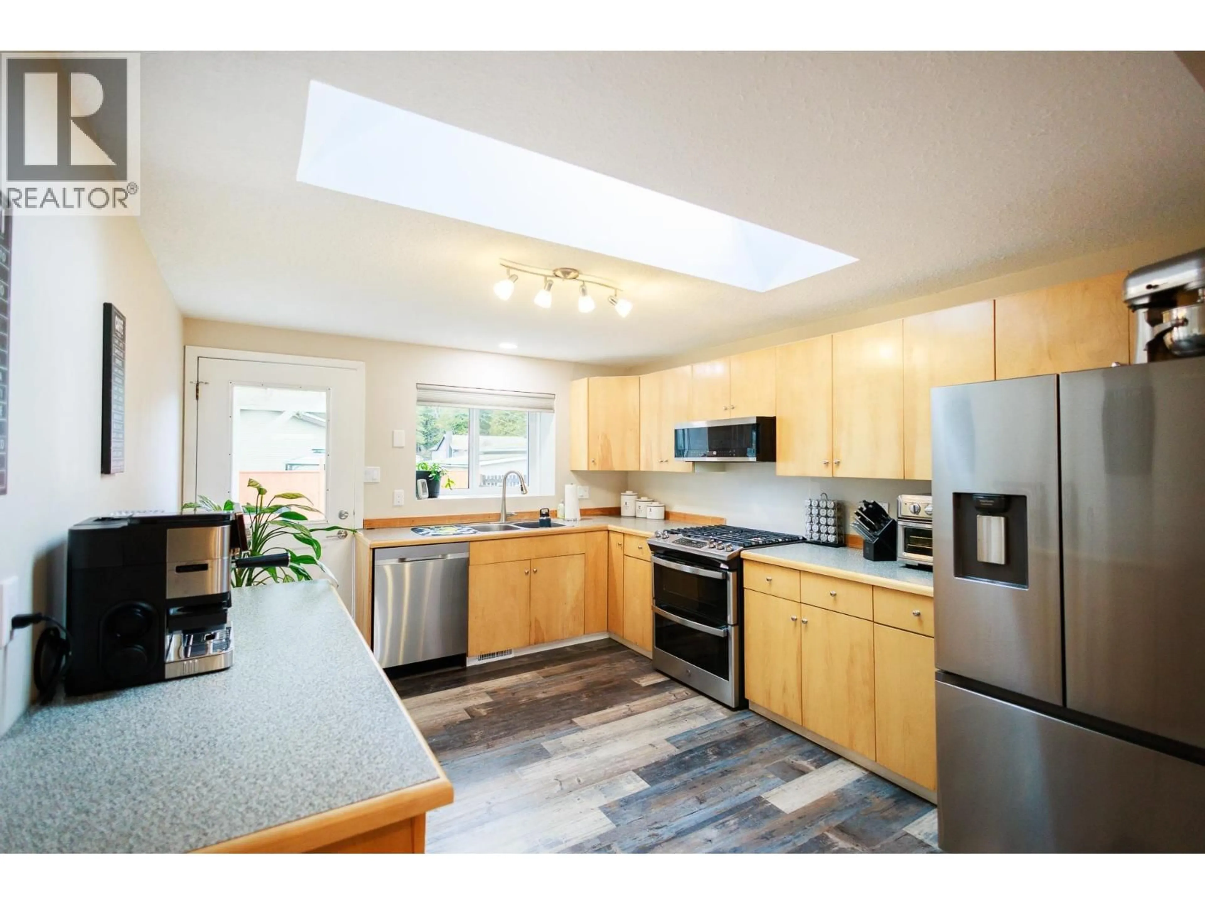 Open concept kitchen, unknown for 3117 THOMAS STREET, Terrace British Columbia V8G3G4