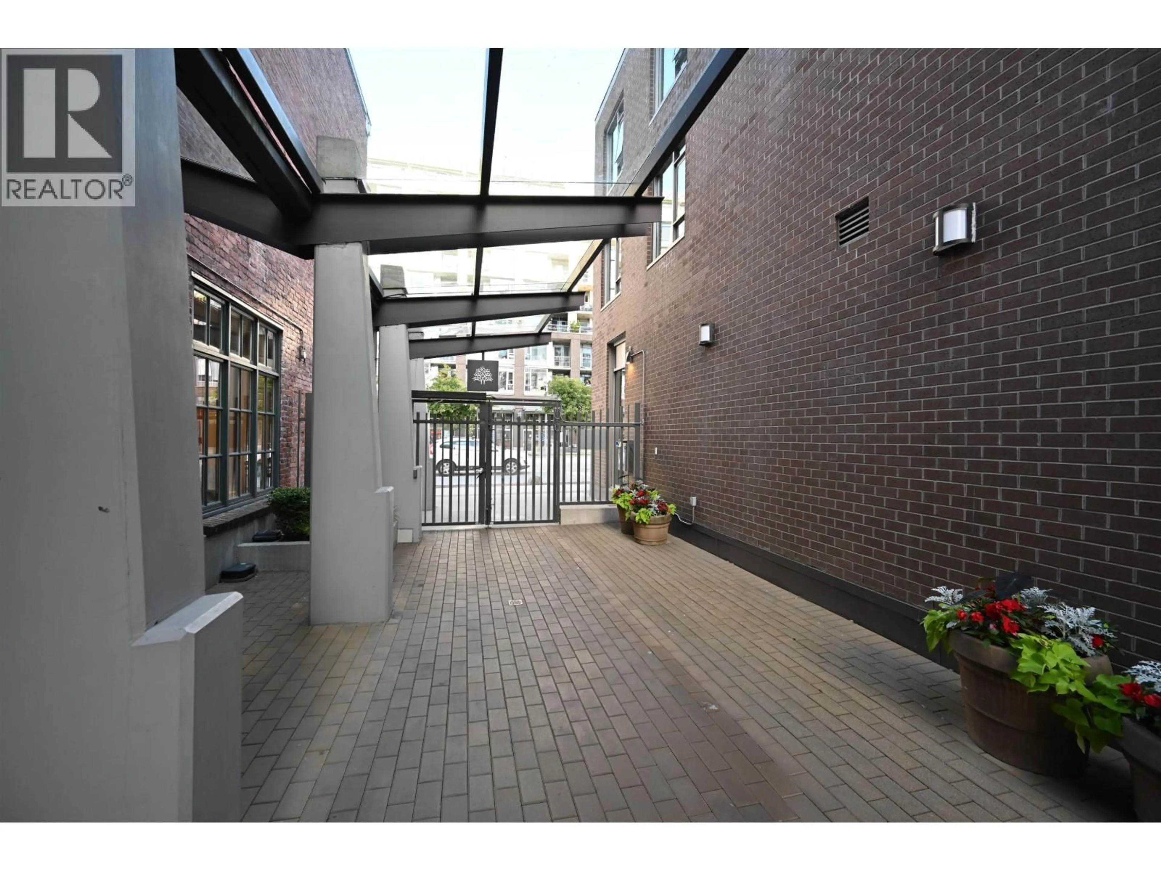 Indoor foyer for 410 - 445 2ND AVENUE, Vancouver British Columbia V5Y0E8