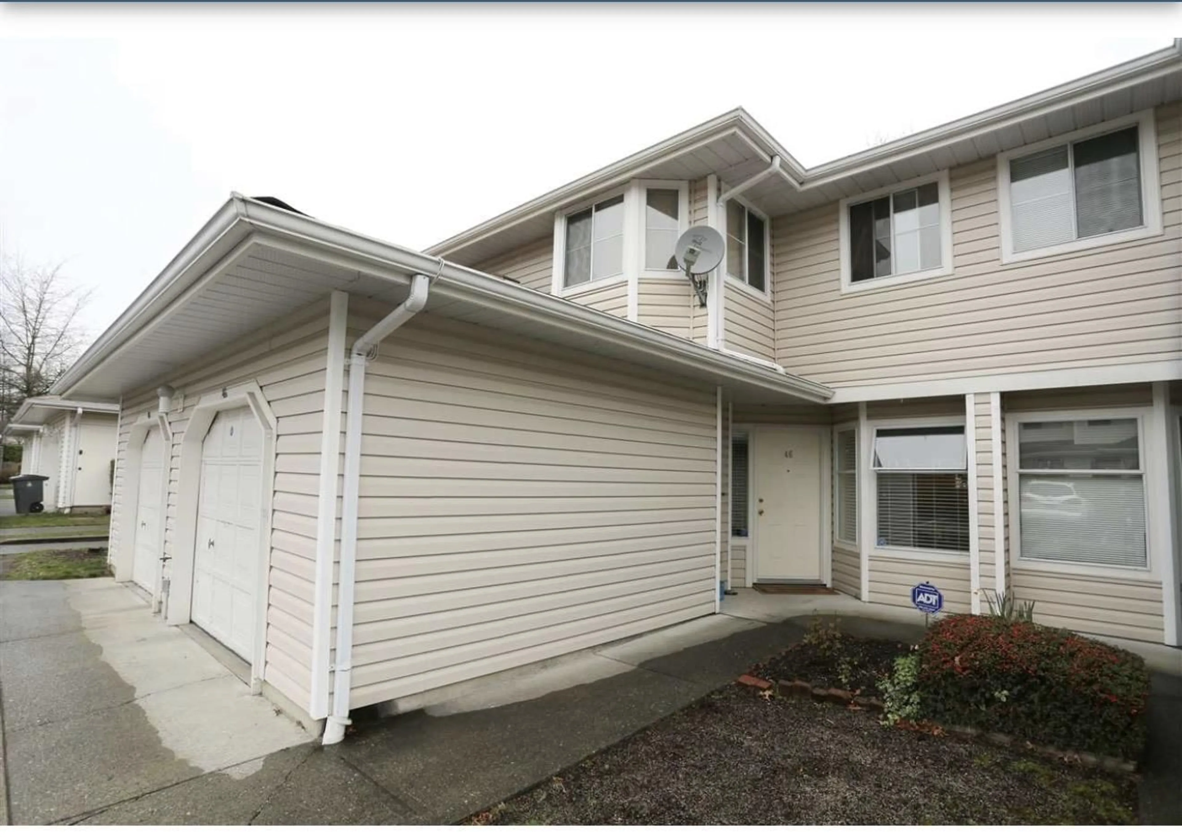 Home with vinyl exterior material, street for 46 - 10038 155 STREET, Surrey British Columbia V3R0S2