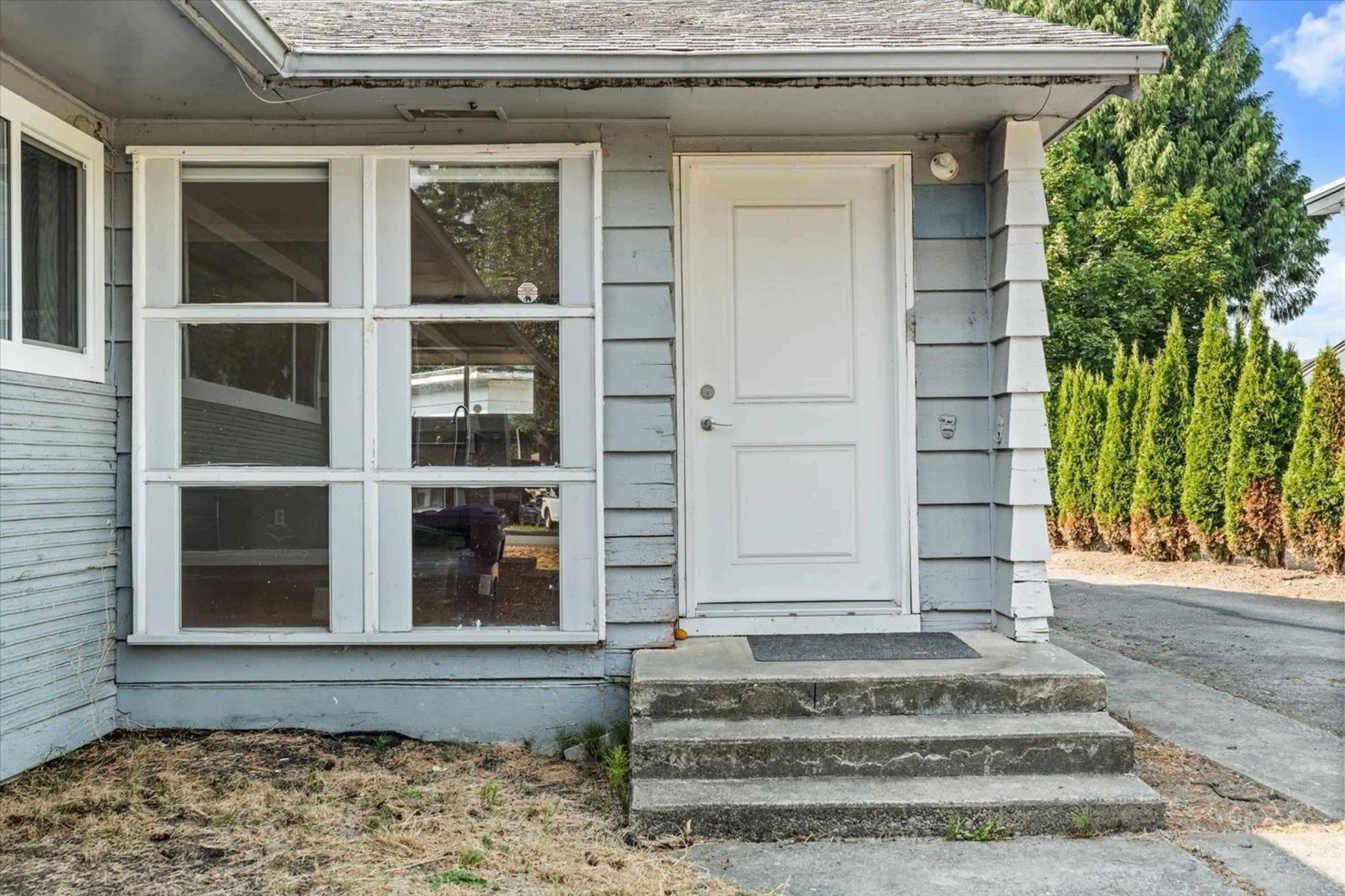 Home with vinyl exterior material, street for 46169 BROOKS AVENUE, Chilliwack British Columbia V2P1C2