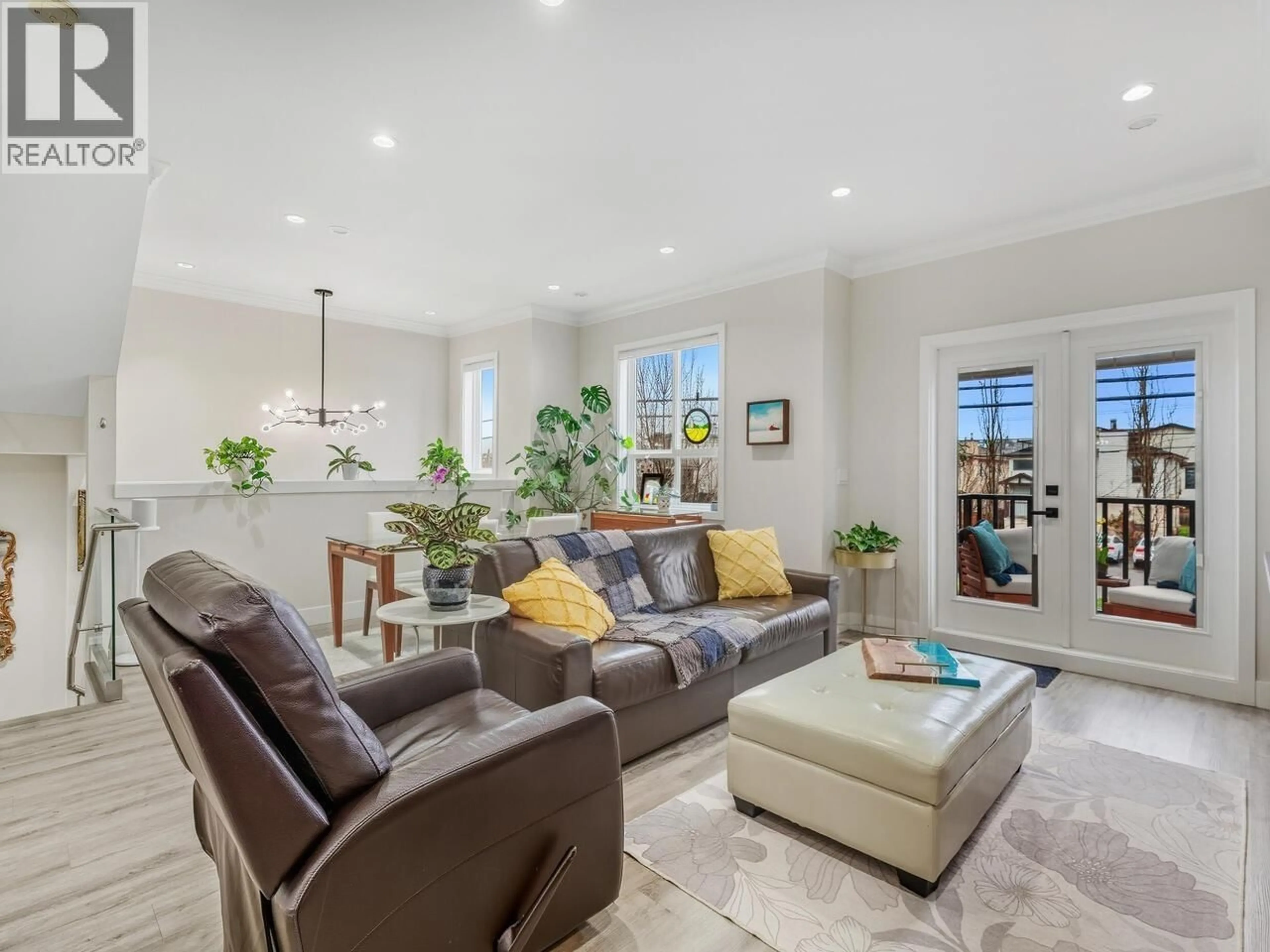 Living room with furniture, unknown for 2 - 608 EWEN AVENUE, New Westminster British Columbia V3M0M8