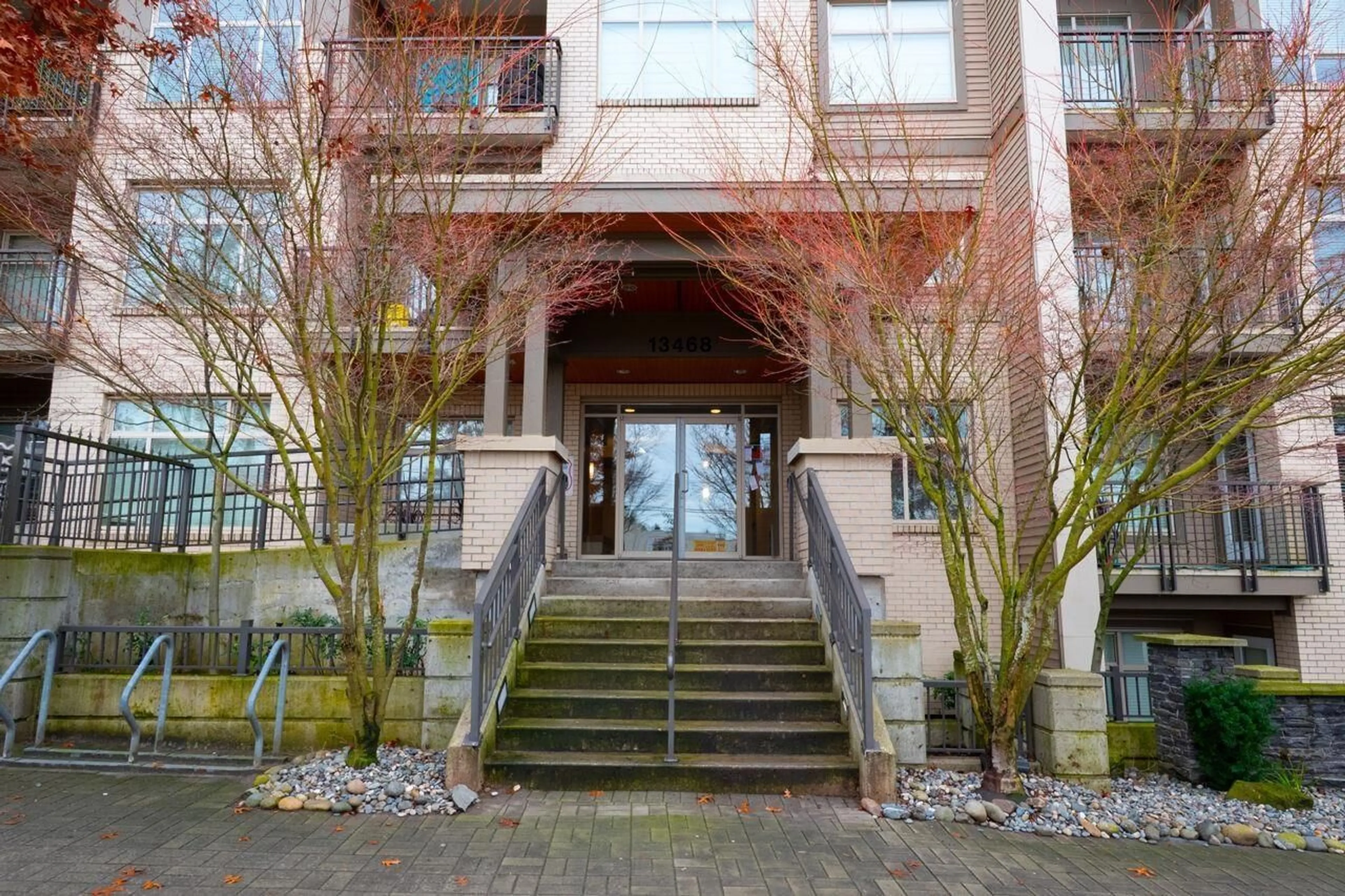 Unknown for 208 - 13468 KING GEORGE BOULEVARD, Surrey British Columbia V3T0H5