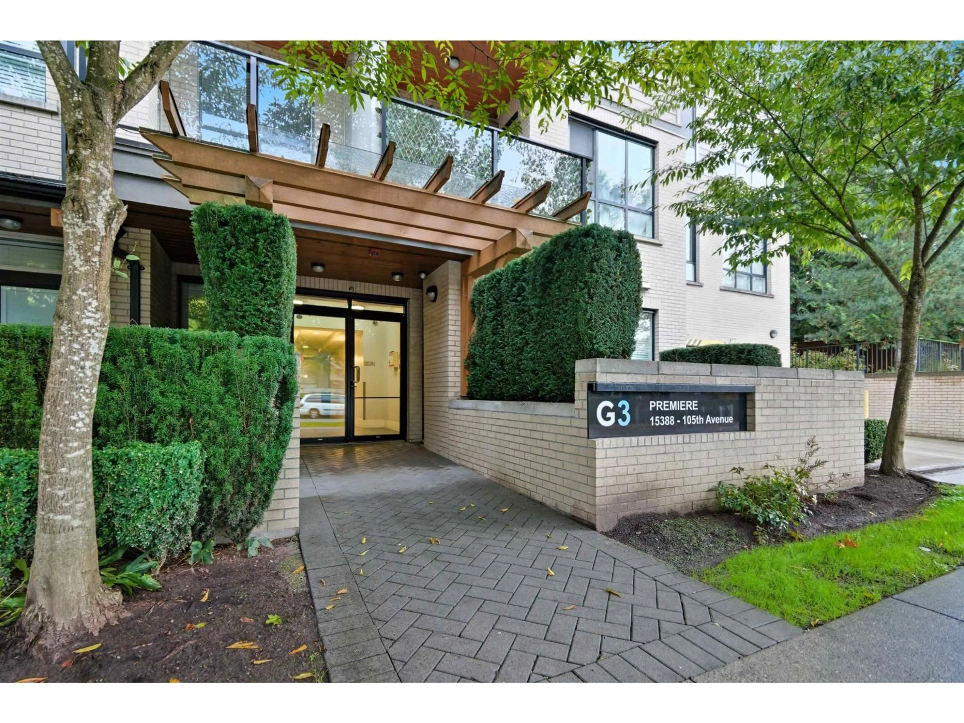 Indoor foyer for 206 - 15388 105 AVENUE, Surrey British Columbia V3R0C4