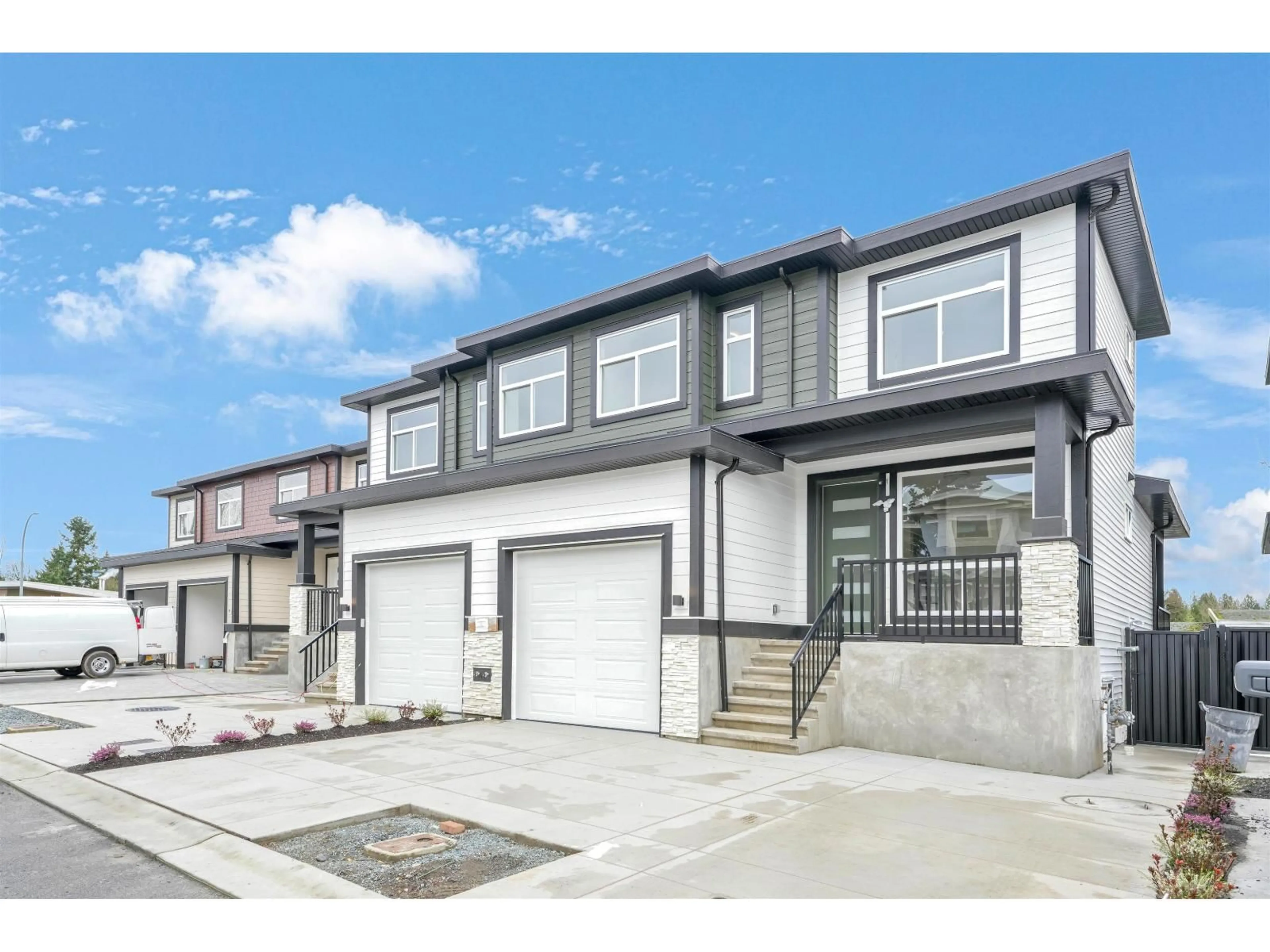 Home with vinyl exterior material, street for 6 - 2168 VINEWOOD STREET WEST, Abbotsford British Columbia V2S3H4