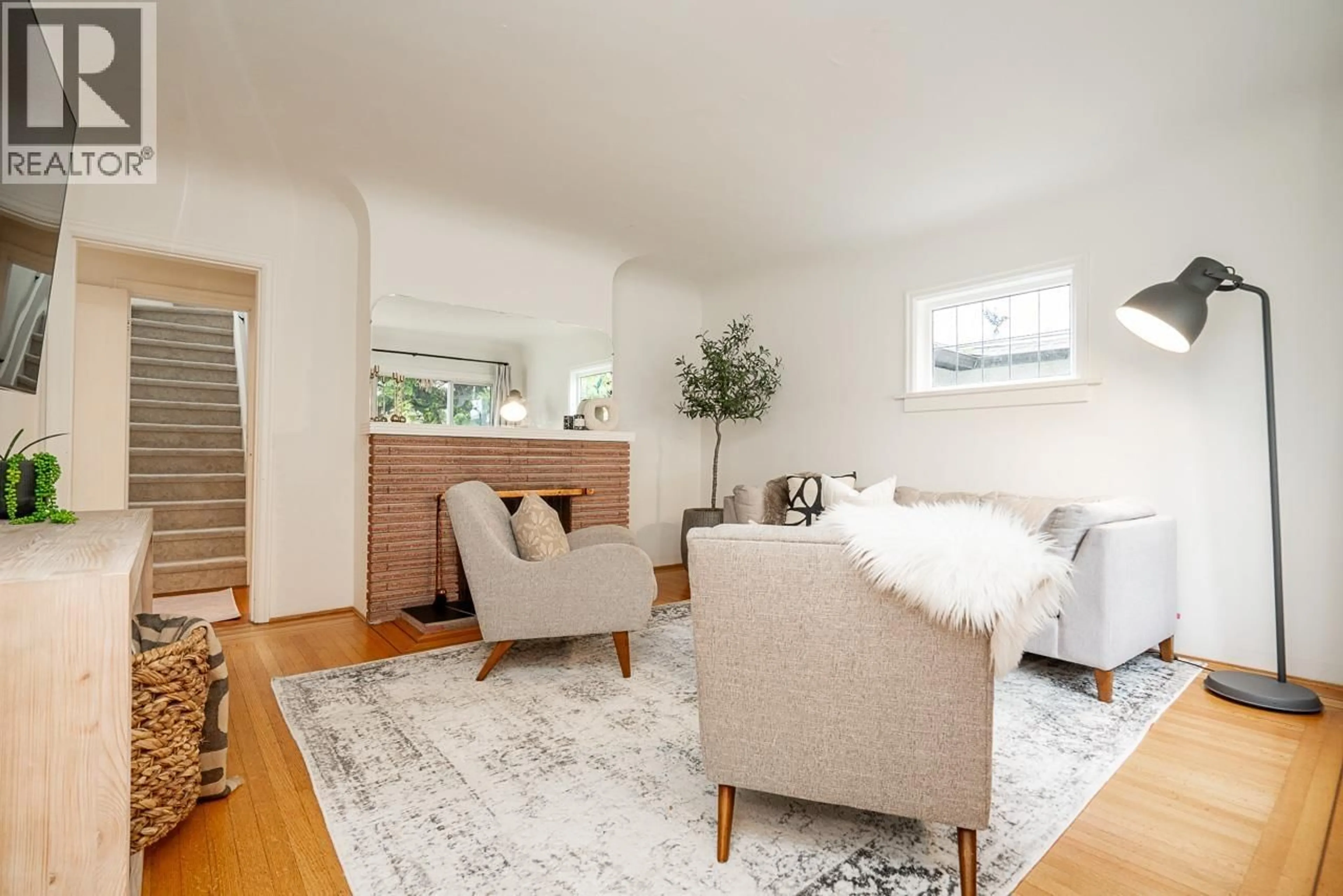 Living room with furniture, unknown for 134 40TH AVENUE, Vancouver British Columbia V5Y2R2