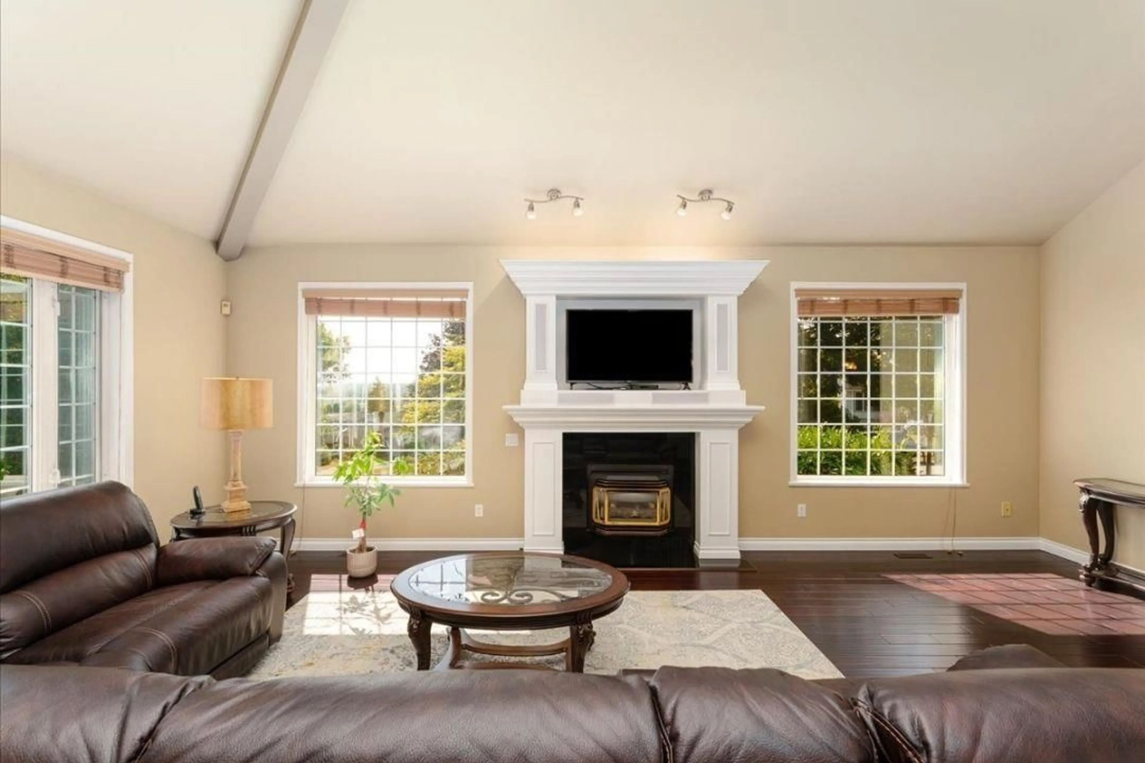 Living room with furniture, unknown for 18935 57 AVENUE, Surrey British Columbia V3S7M4