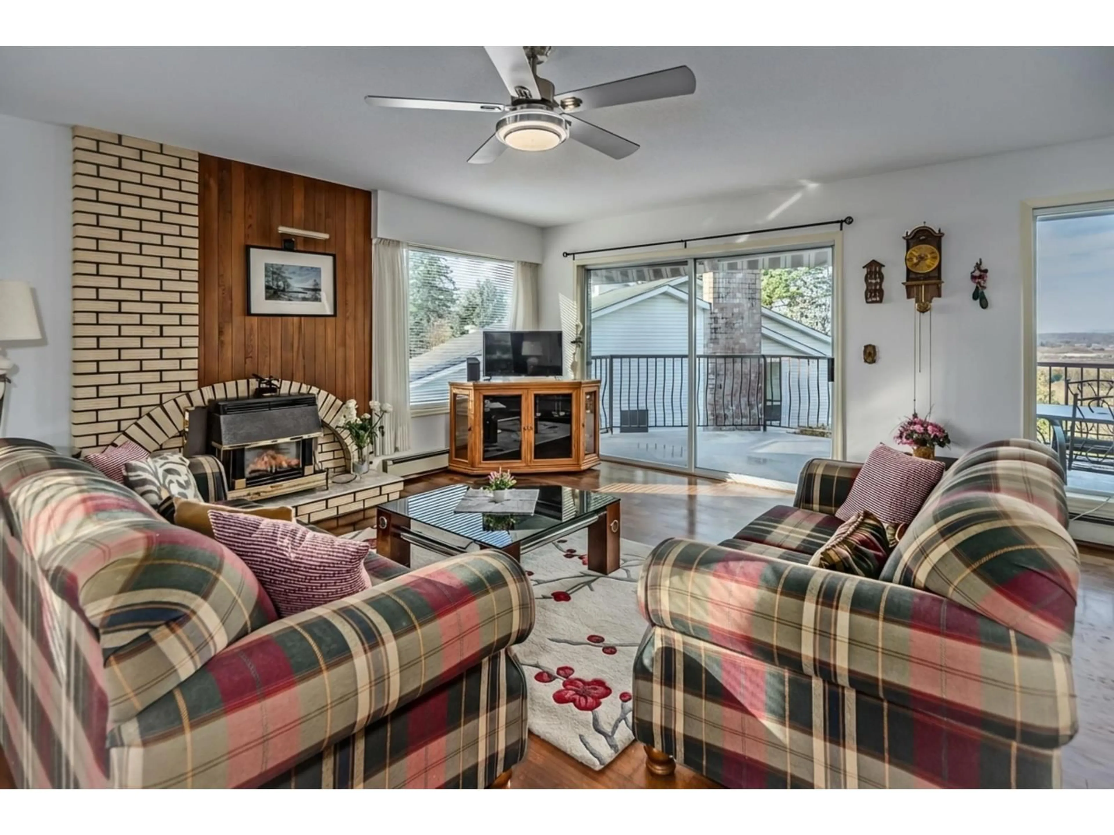 Living room with furniture, unknown for 2 - 3632 BULKLEY STREET, Abbotsford British Columbia V2S7H3