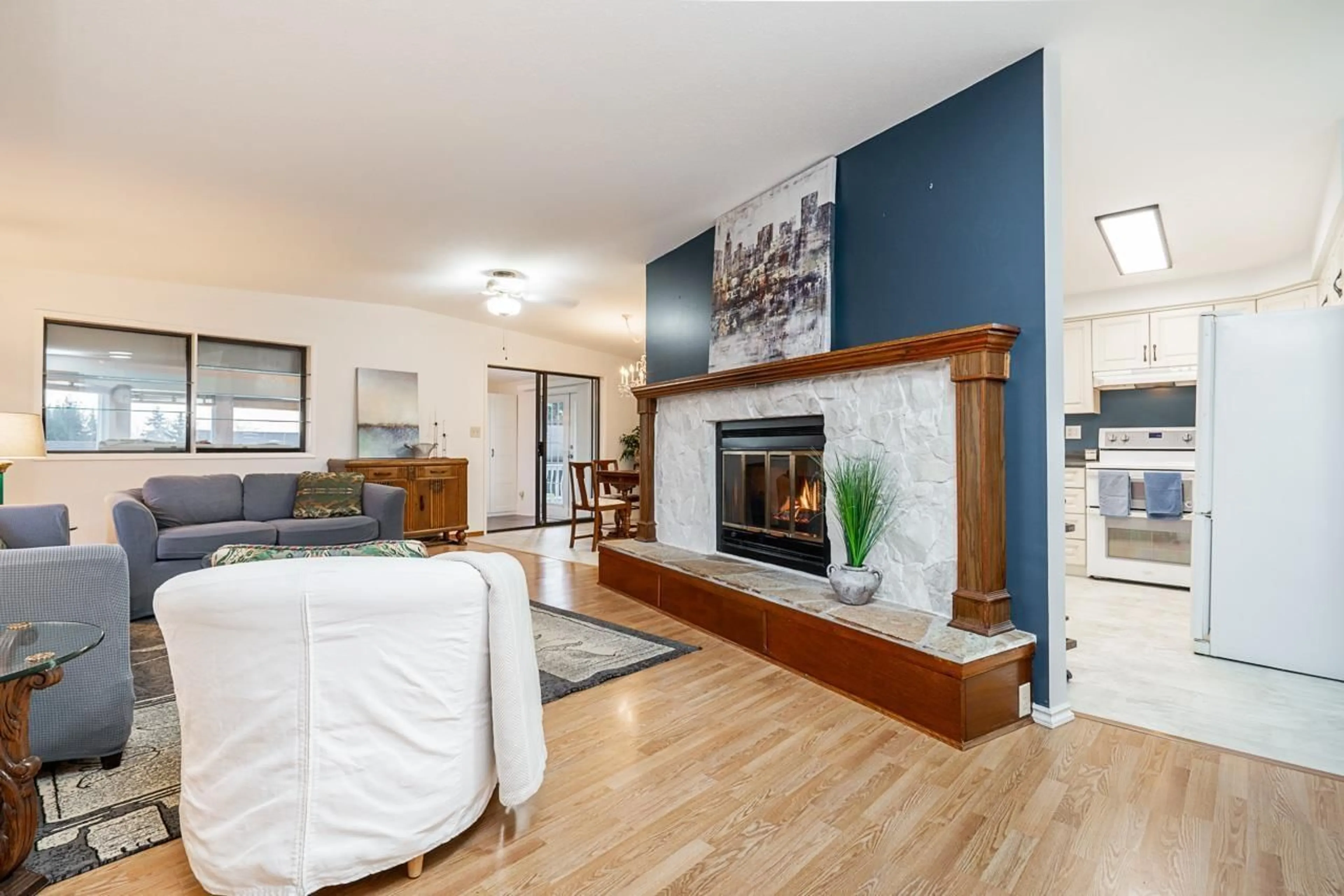 Living room with furniture, unknown for 41 - 27111 0 AVENUE, Langley British Columbia V4W2T1