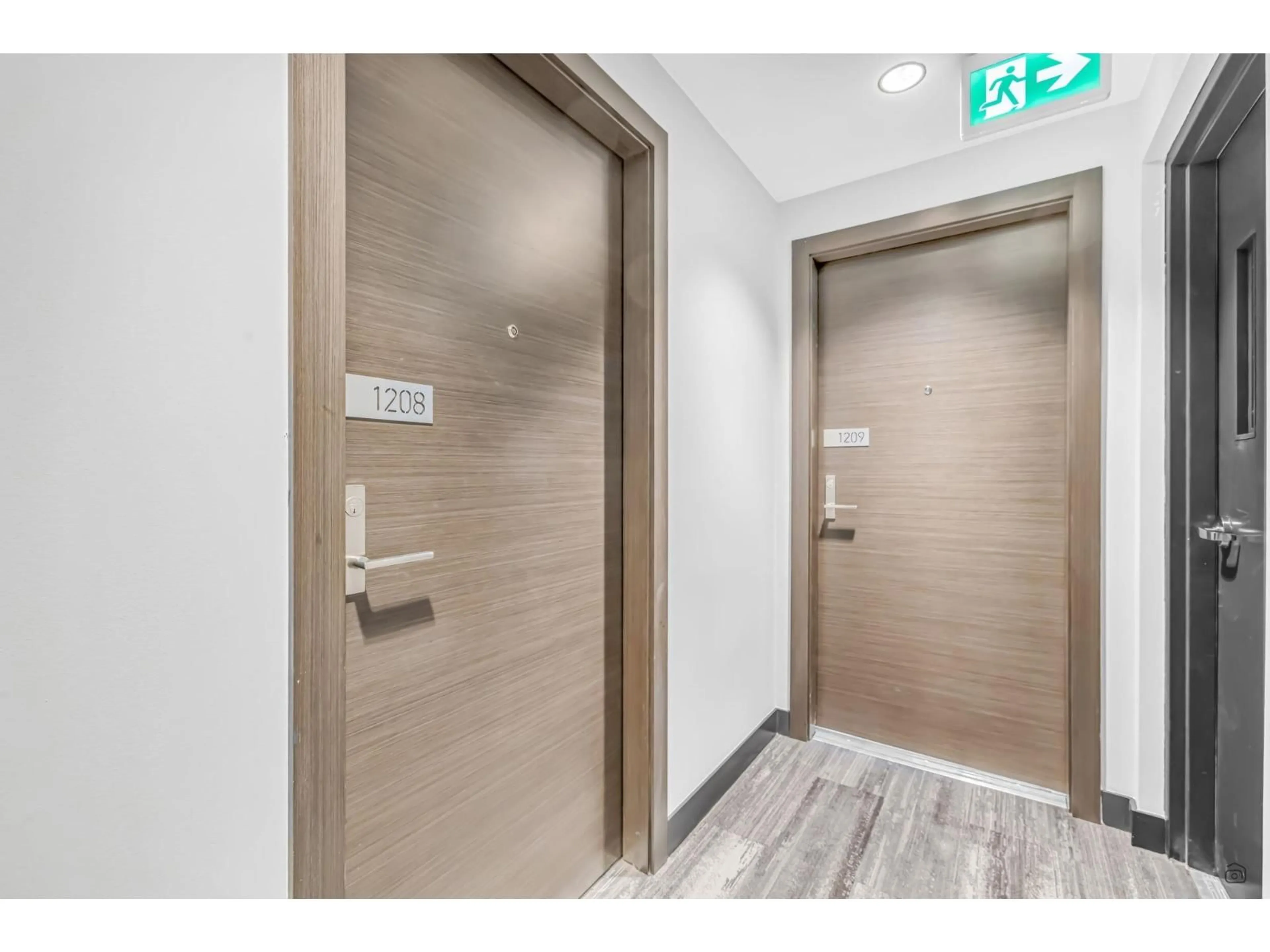 Indoor foyer for 1208 - 10750 135A STREET, Surrey British Columbia V3T0V4