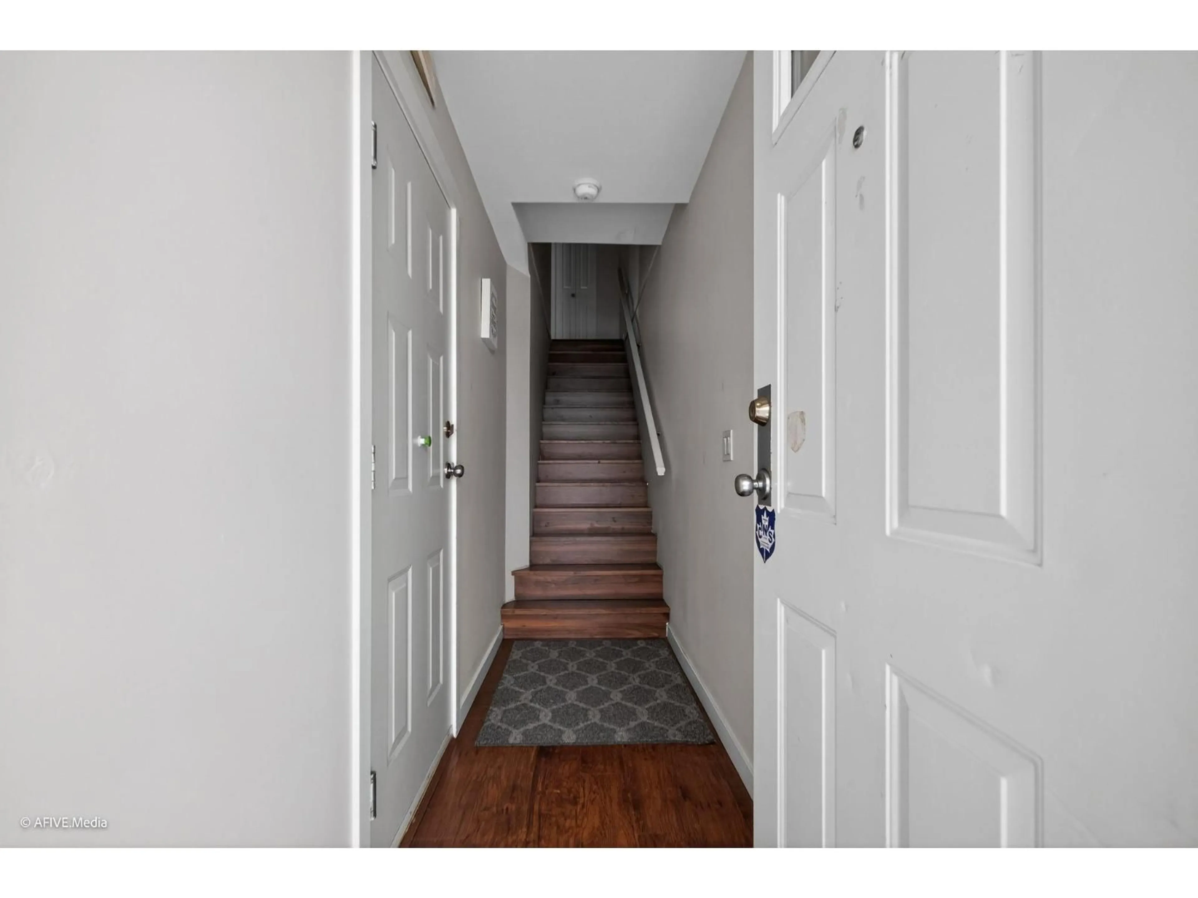 Indoor foyer for 48 - 12711 64 AVENUE, Surrey British Columbia V3W1X1