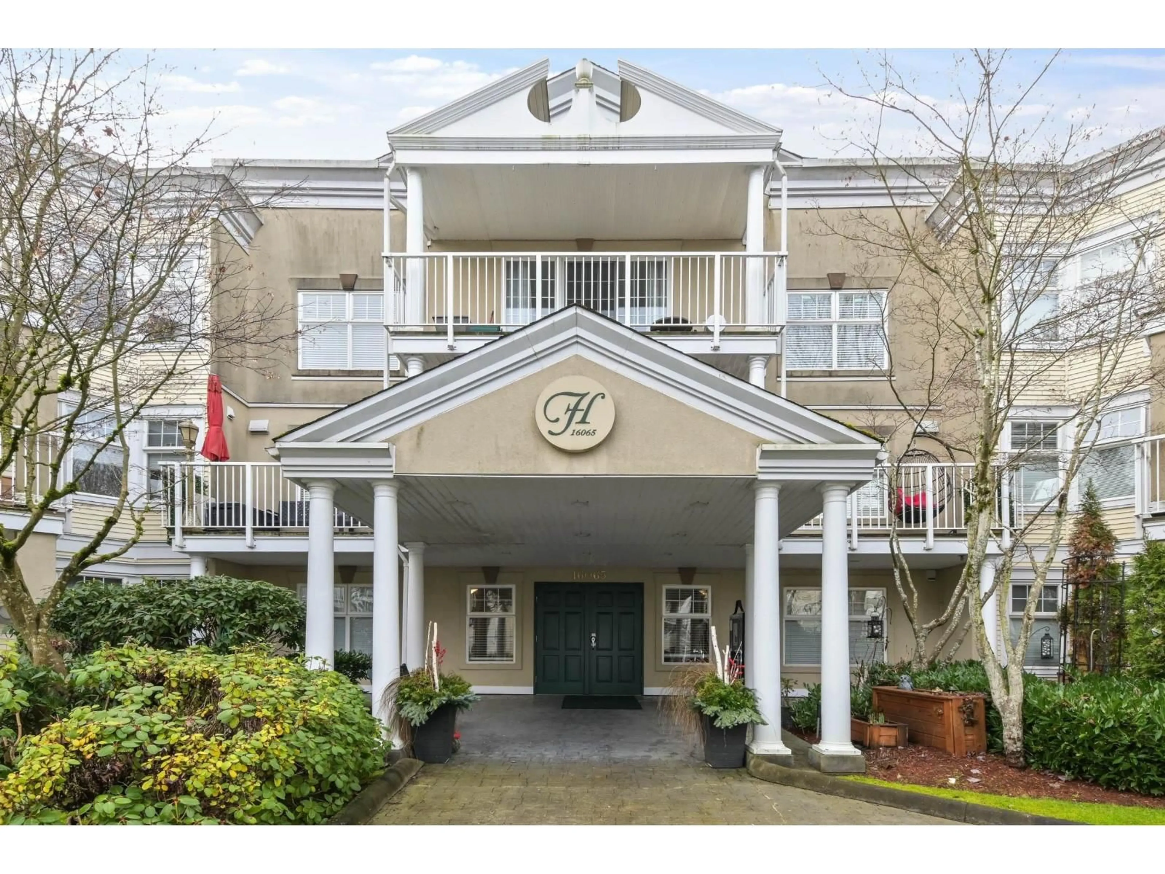 Indoor foyer for 107 - 16065 83 AVENUE, Surrey British Columbia V4N0N2