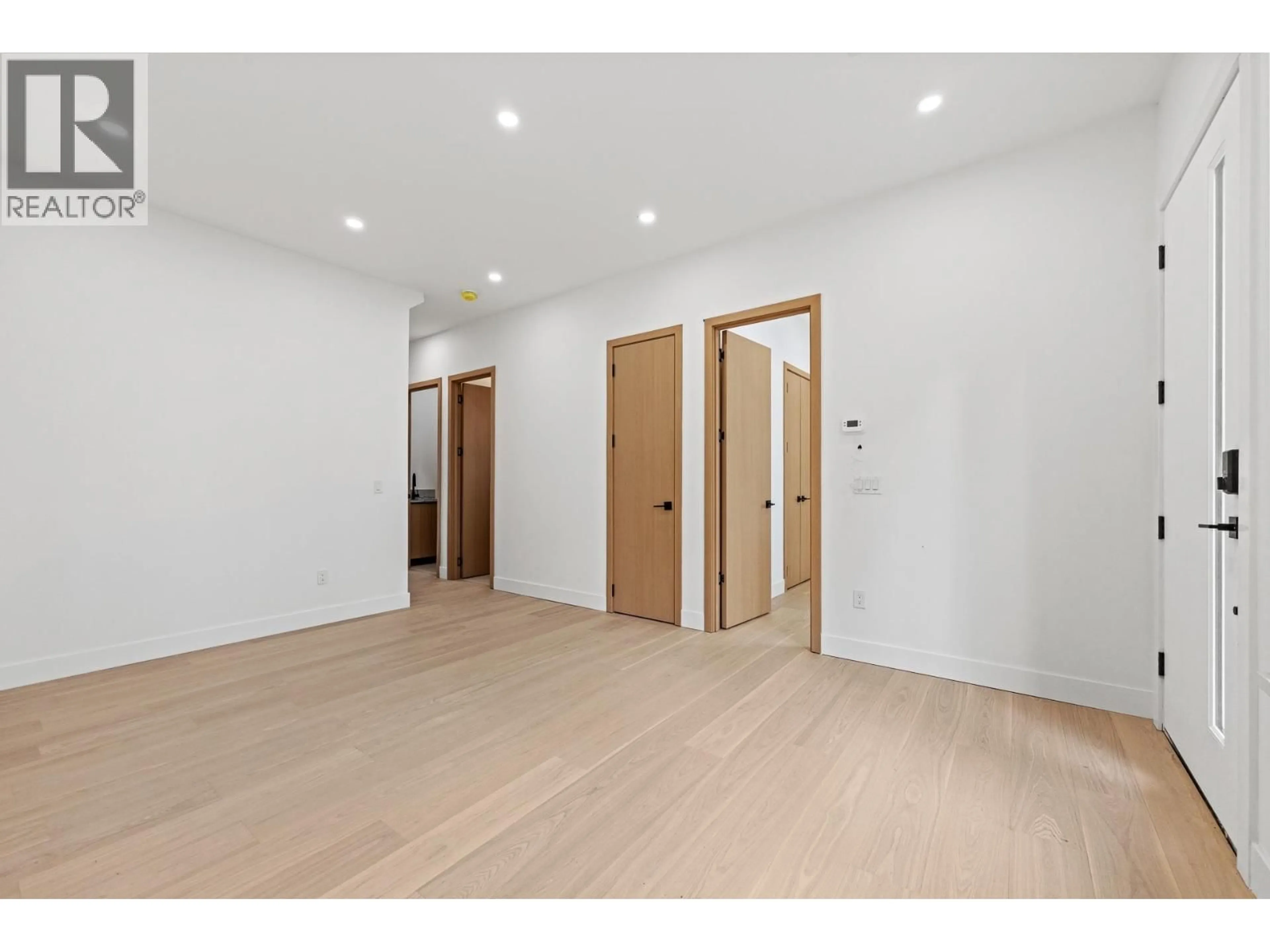 Unknown for 4 - 5091 BUXTON STREET, Burnaby British Columbia V5H1J7