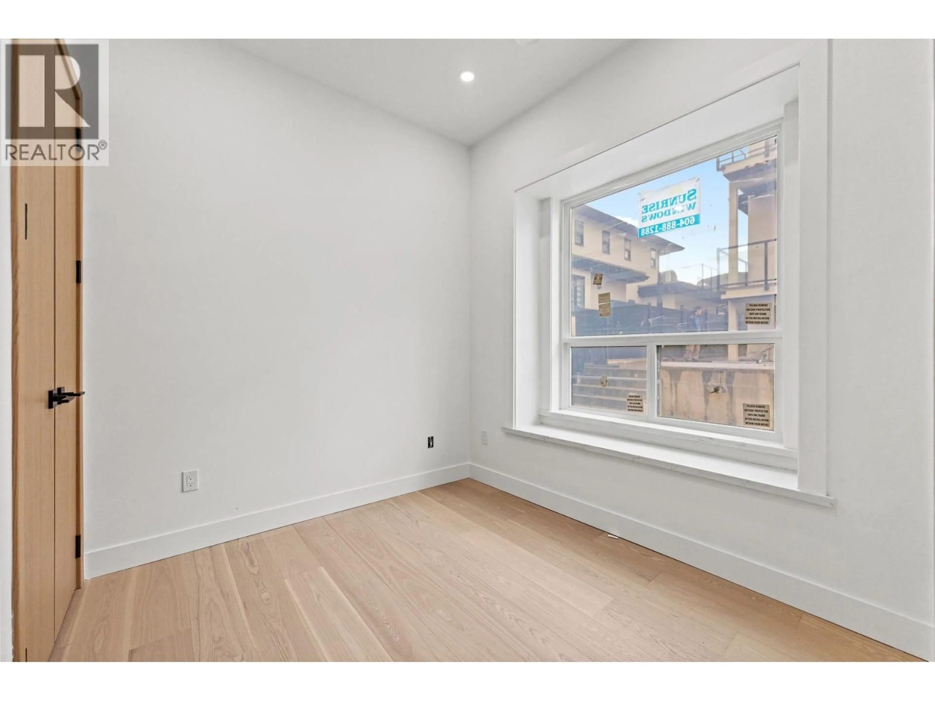 A pic of a room for 4 - 5091 BUXTON STREET, Burnaby British Columbia V5H1J7