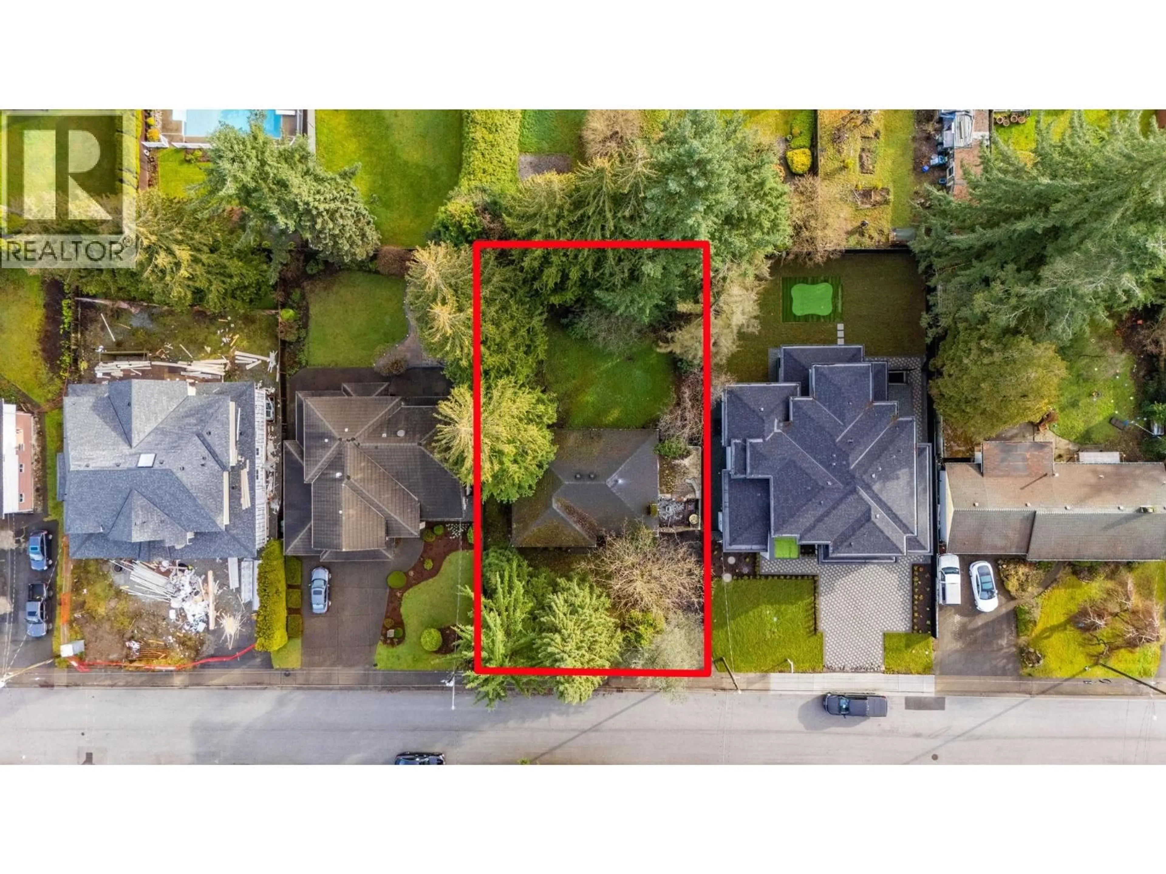 A pic from outside/outdoor area/front of a property/back of a property/a pic from drone, street for 885 PORTER STREET, Coquitlam British Columbia V3J5B9