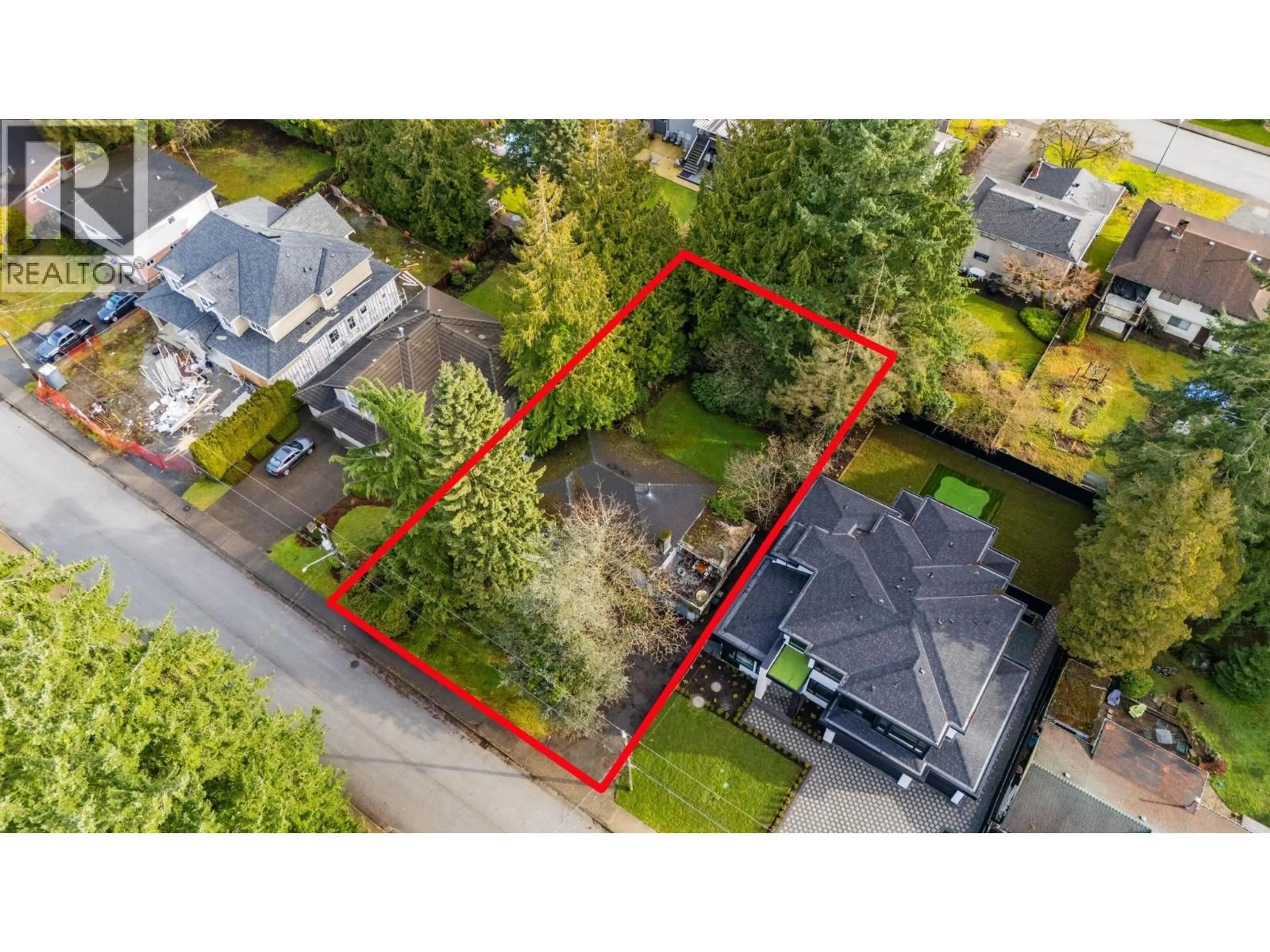 A pic from outside/outdoor area/front of a property/back of a property/a pic from drone, street for 885 PORTER STREET, Coquitlam British Columbia V3J5B9