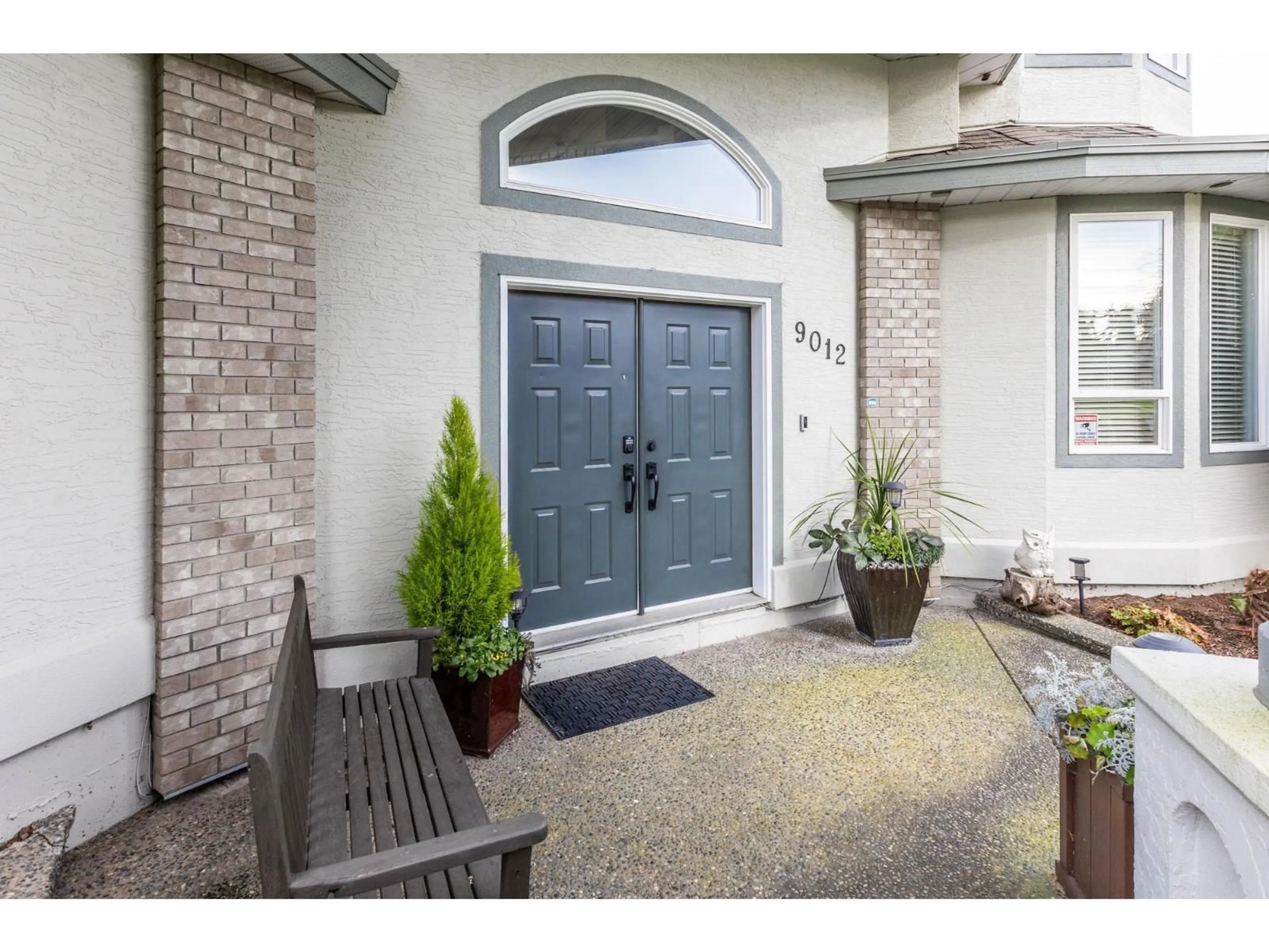Indoor entryway for 9012 162A STREET, Surrey British Columbia V4N3L6
