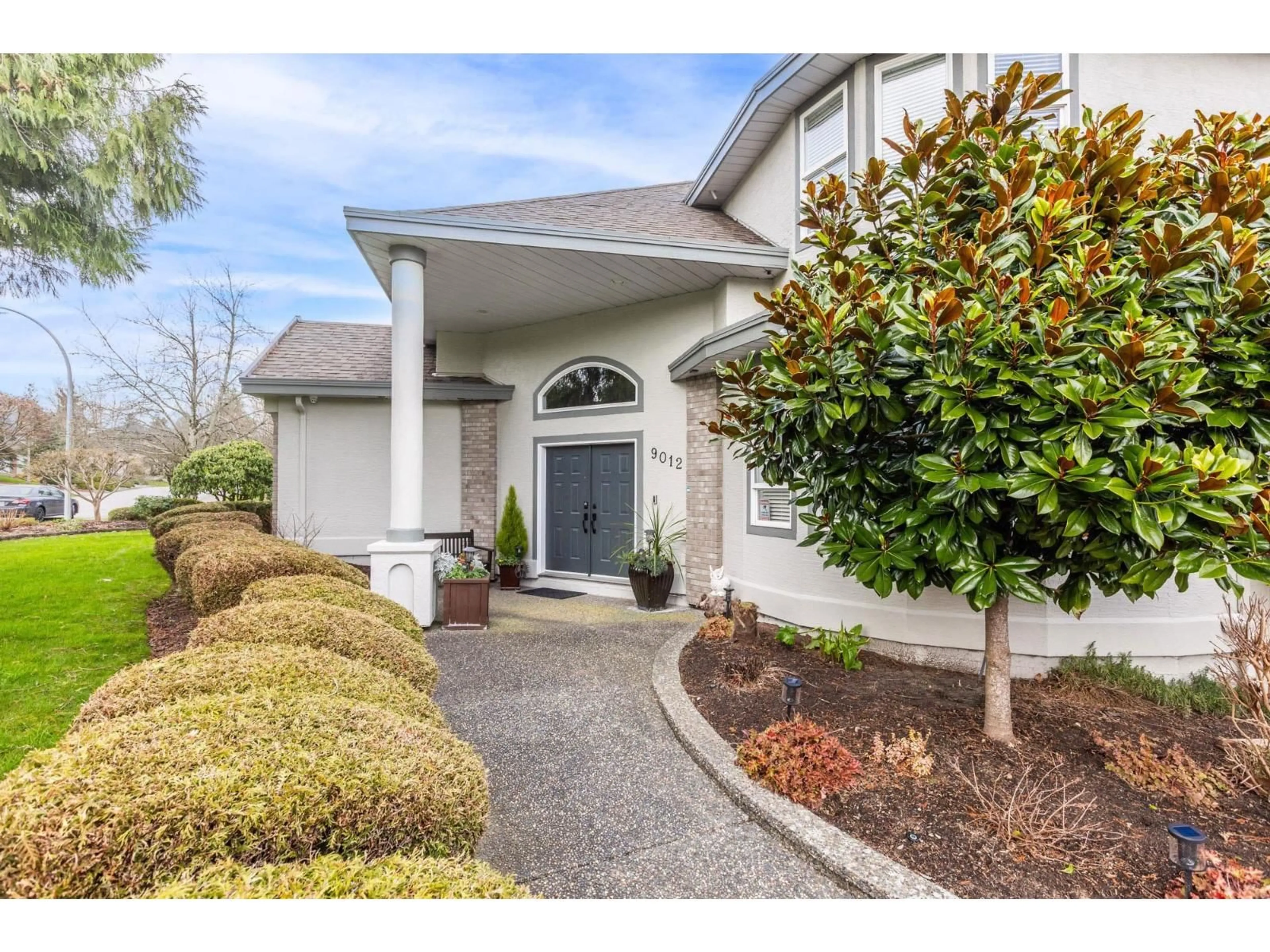 Indoor entryway for 9012 162A STREET, Surrey British Columbia V4N3L6