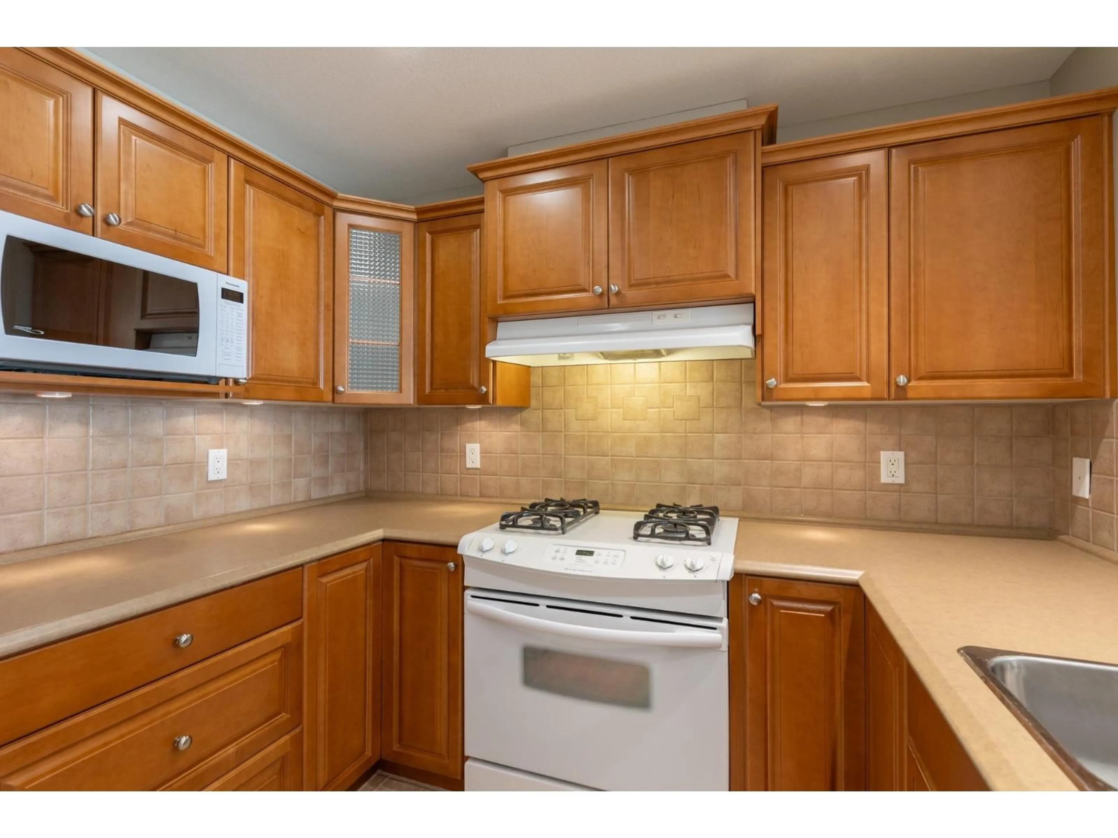 Standard kitchen, unknown for 205 - 1787 154 STREET, Surrey British Columbia V4A4S1
