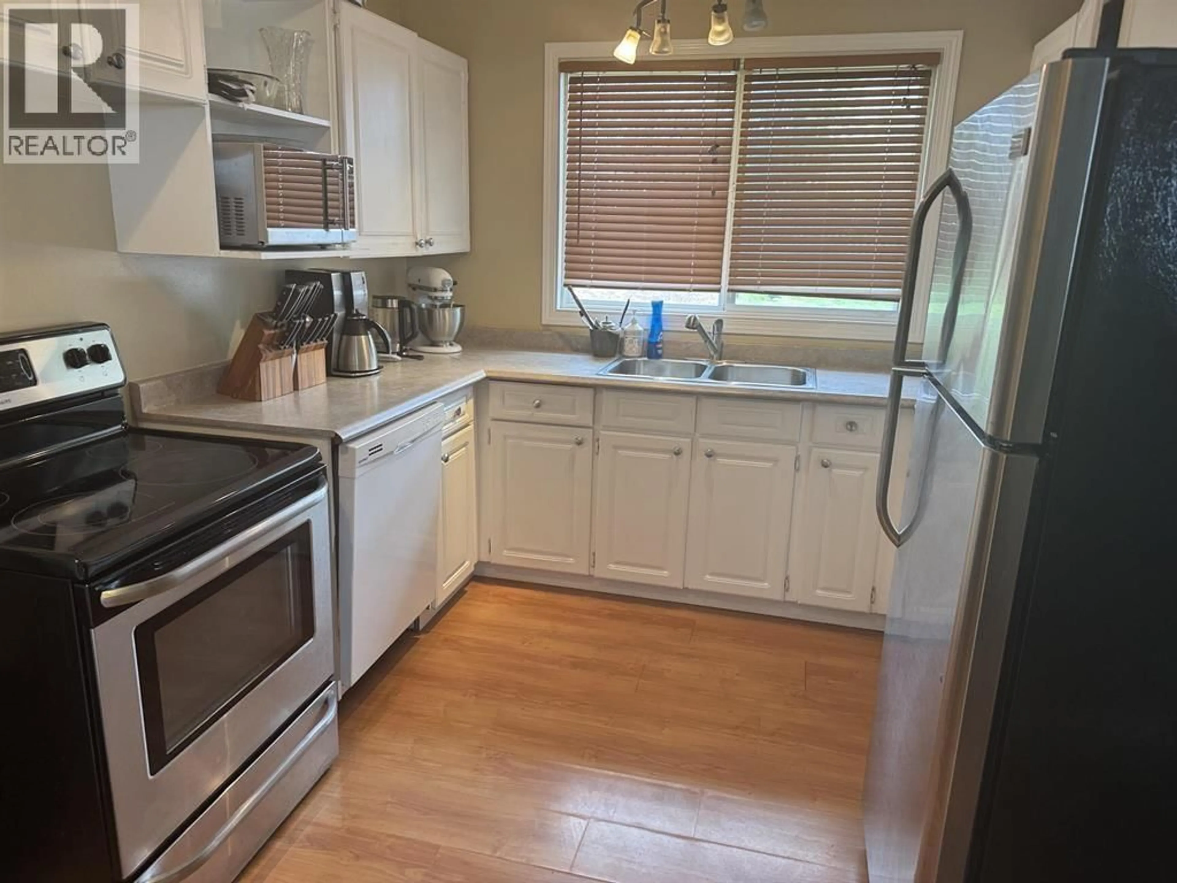Standard kitchen, unknown for 12 RALSTON DRIVE, Mackenzie British Columbia V0J2C0