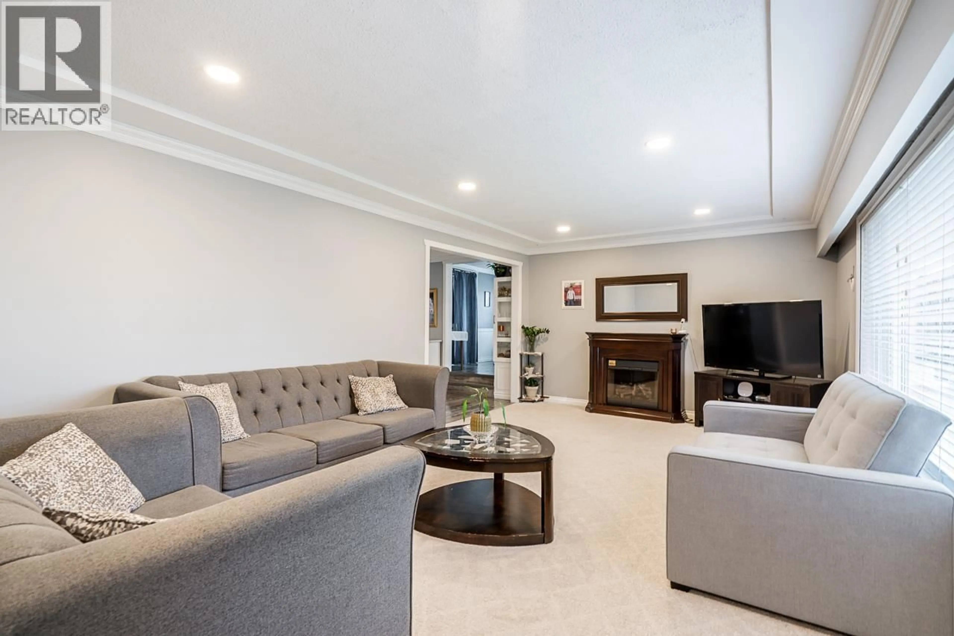 Living room with furniture, unknown for 4729 64 STREET, Delta British Columbia V4K3M2