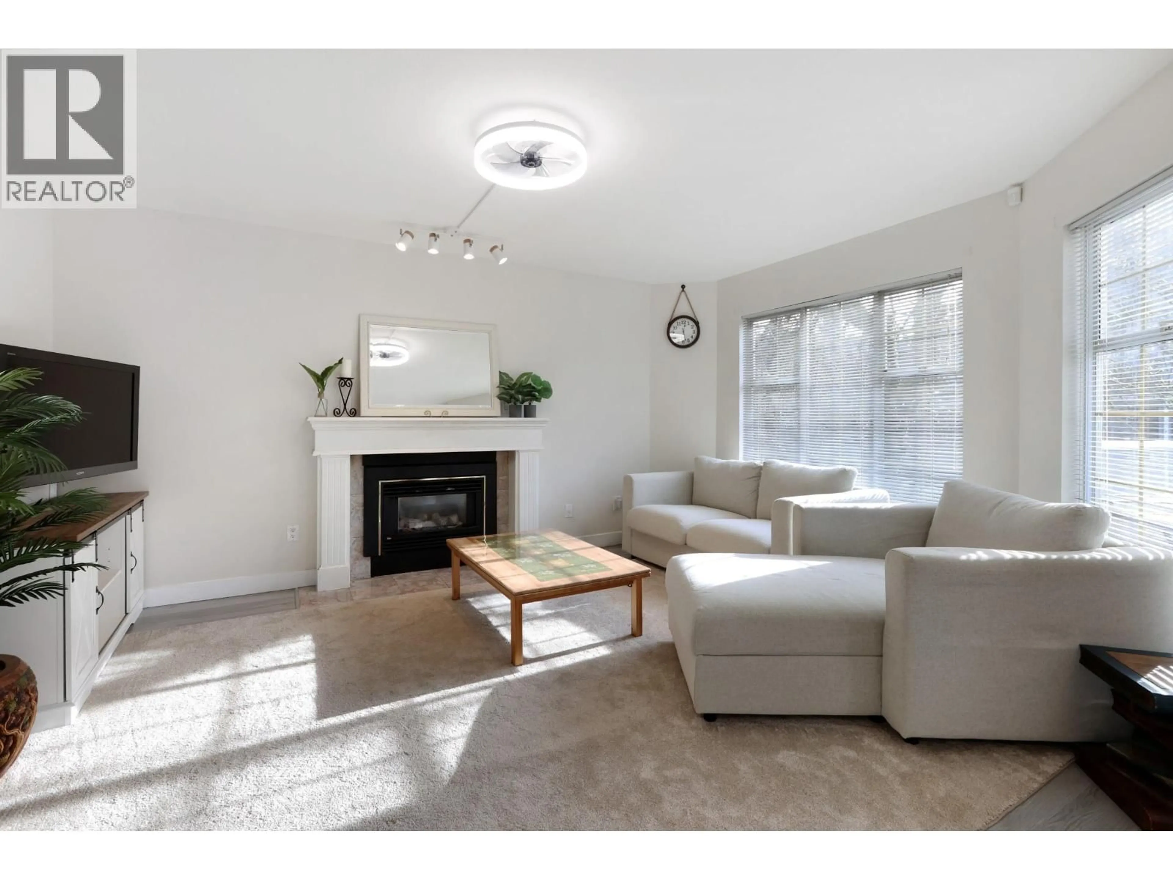 Living room with furniture, wood/laminate floor for 10 - 838 TOBRUCK AVENUE, North Vancouver British Columbia V7P1V9