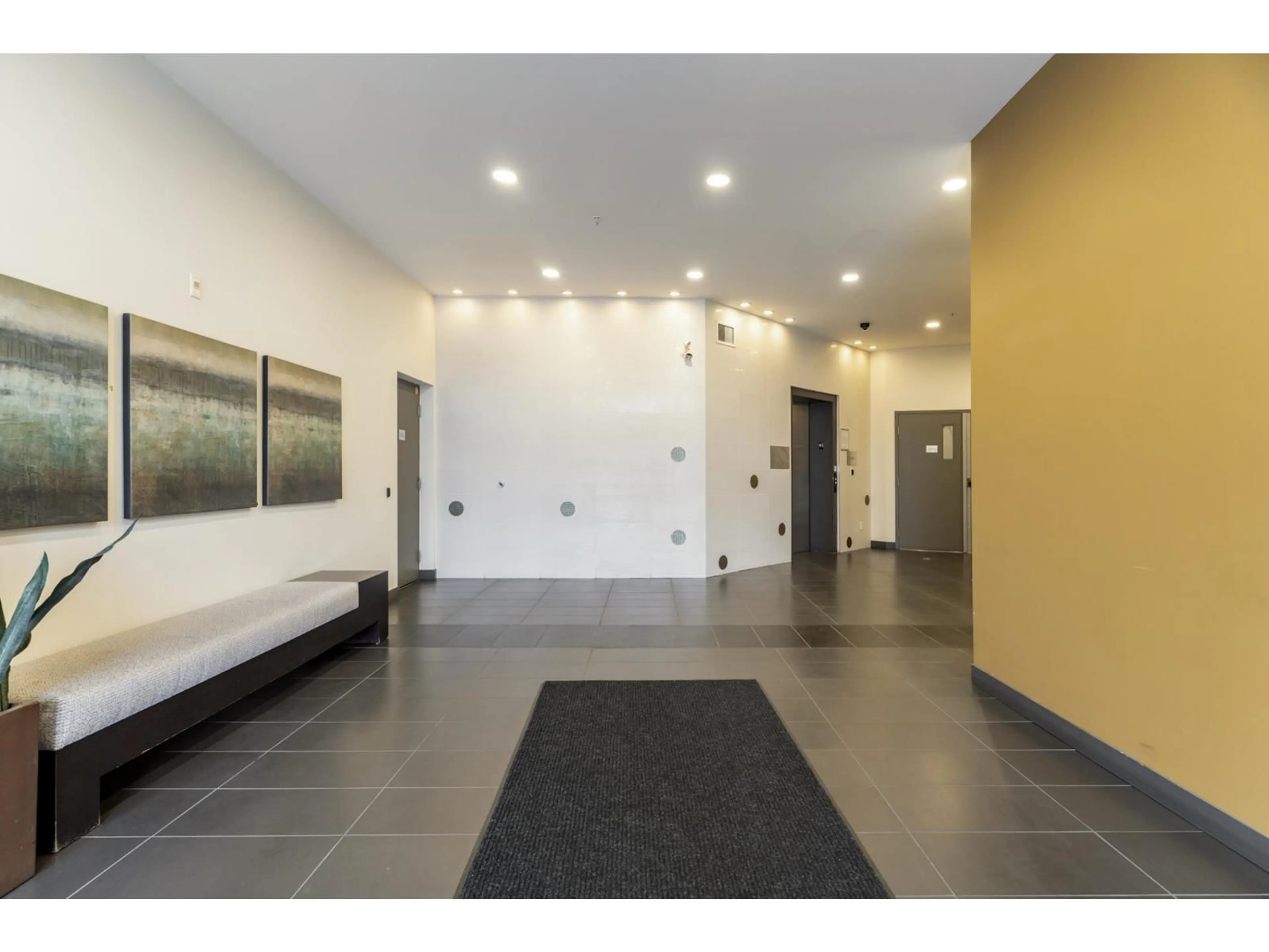 Indoor foyer for 267 - 6758 188 STREET, Surrey British Columbia V4N6K2
