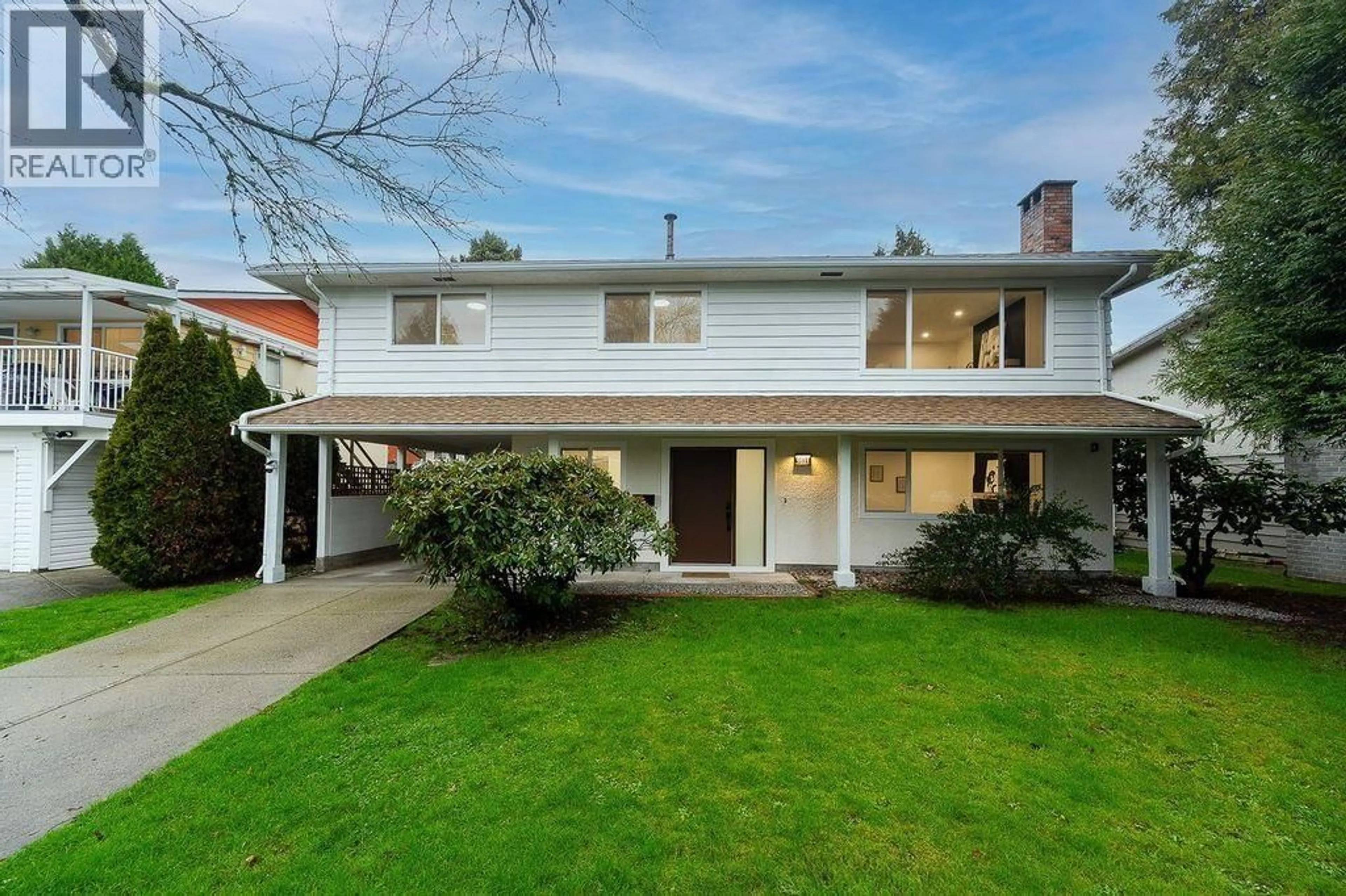 Home with vinyl exterior material, street for 9831 GLENTHORNE DRIVE, Richmond British Columbia V7A1Y3