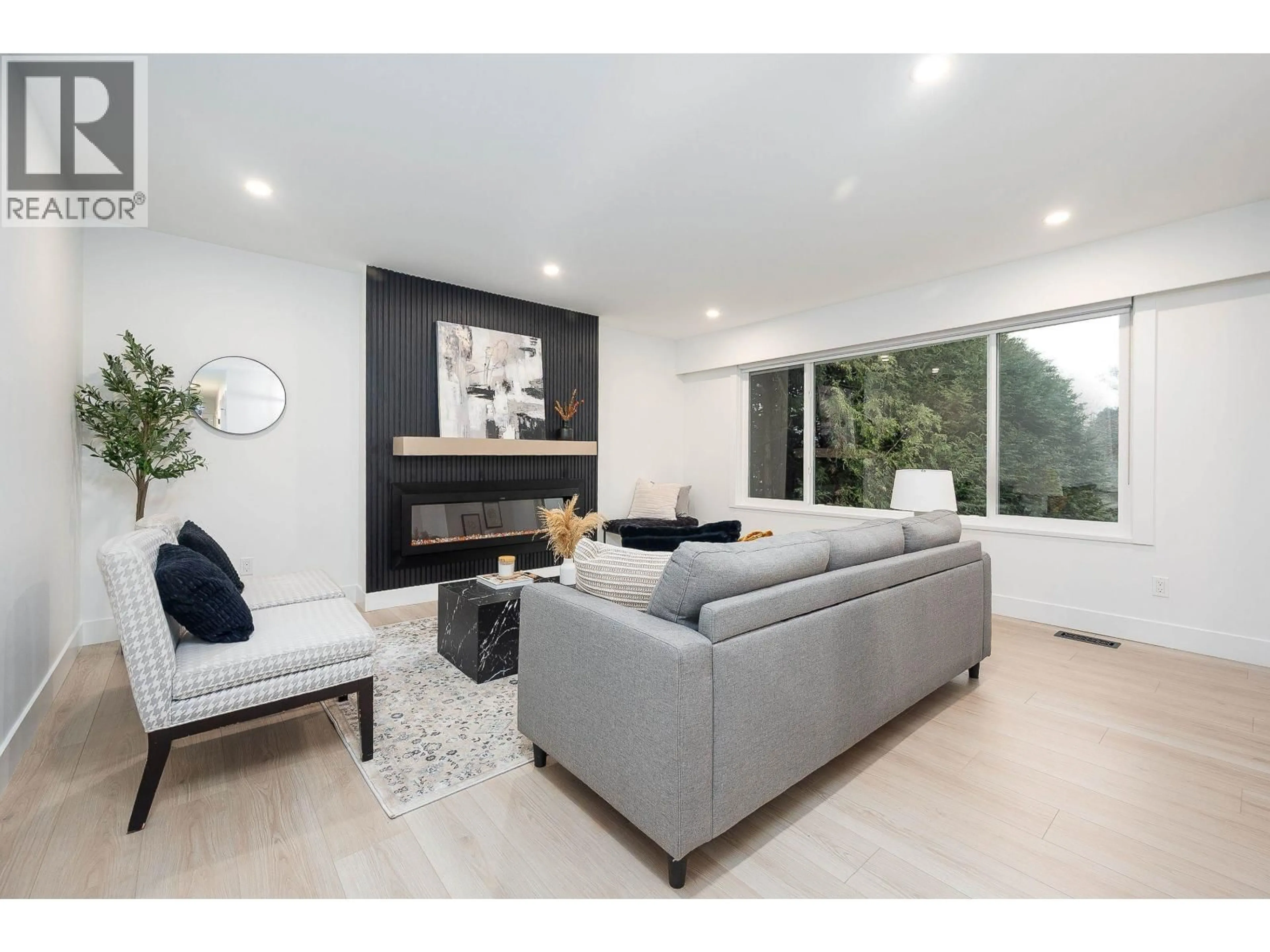 Living room with furniture, unknown for 9831 GLENTHORNE DRIVE, Richmond British Columbia V7A1Y3