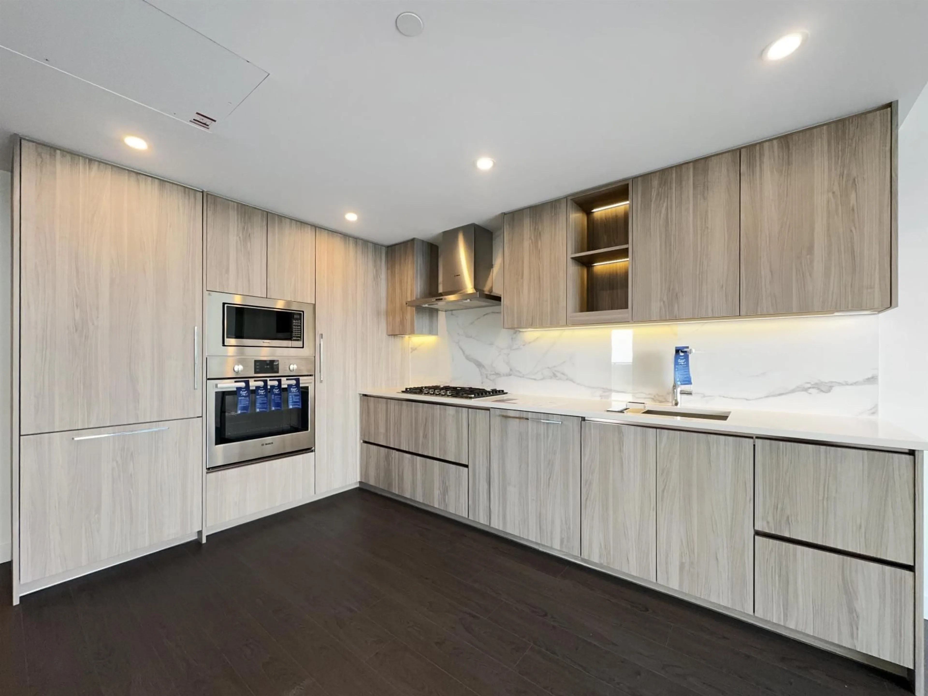 Unknown for 3102 - 13778 100 AVENUE, Surrey British Columbia V3T0V3