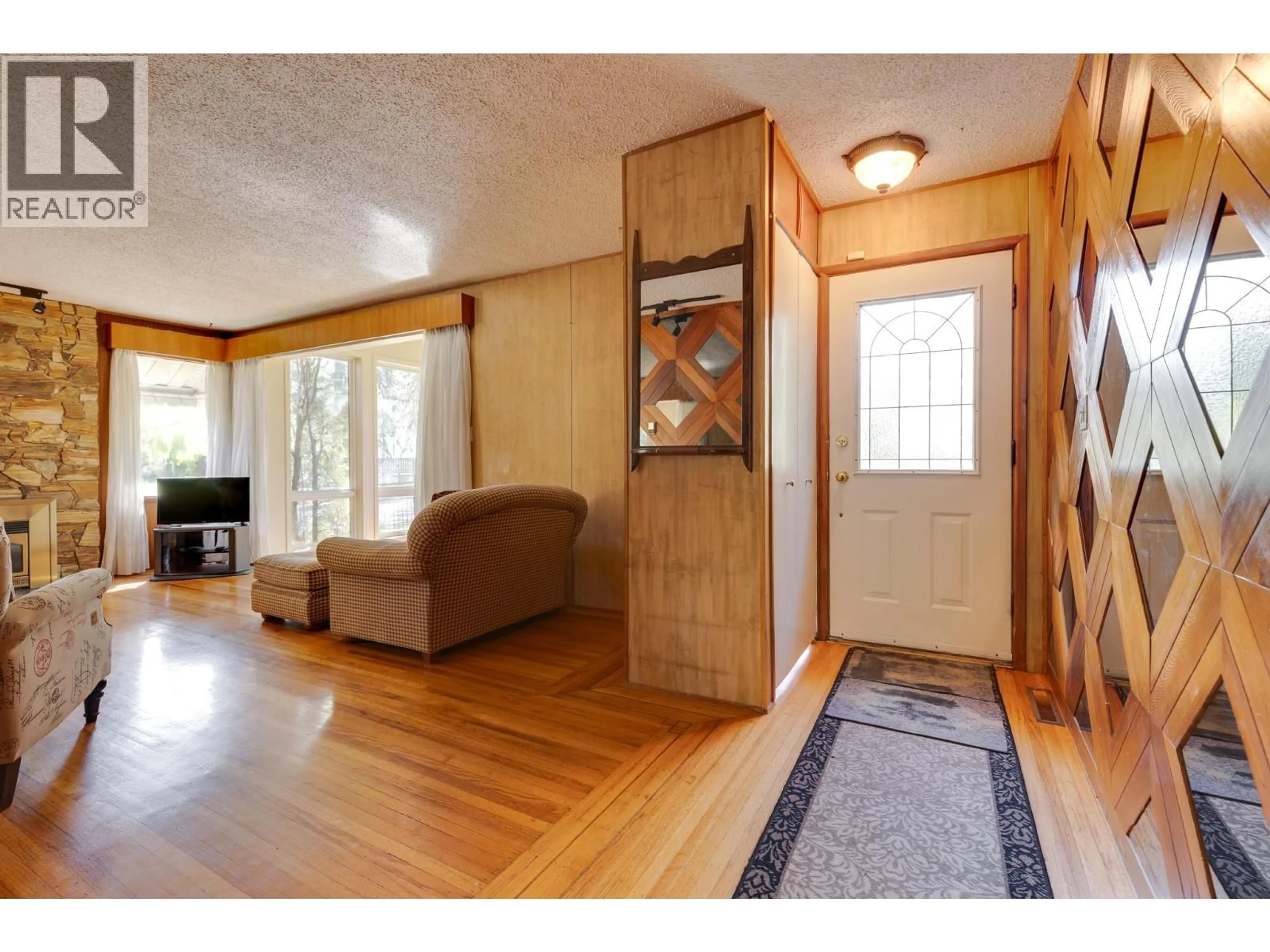 Indoor entryway for 1591 CEDAR STREET, Prince George British Columbia V2L1B6