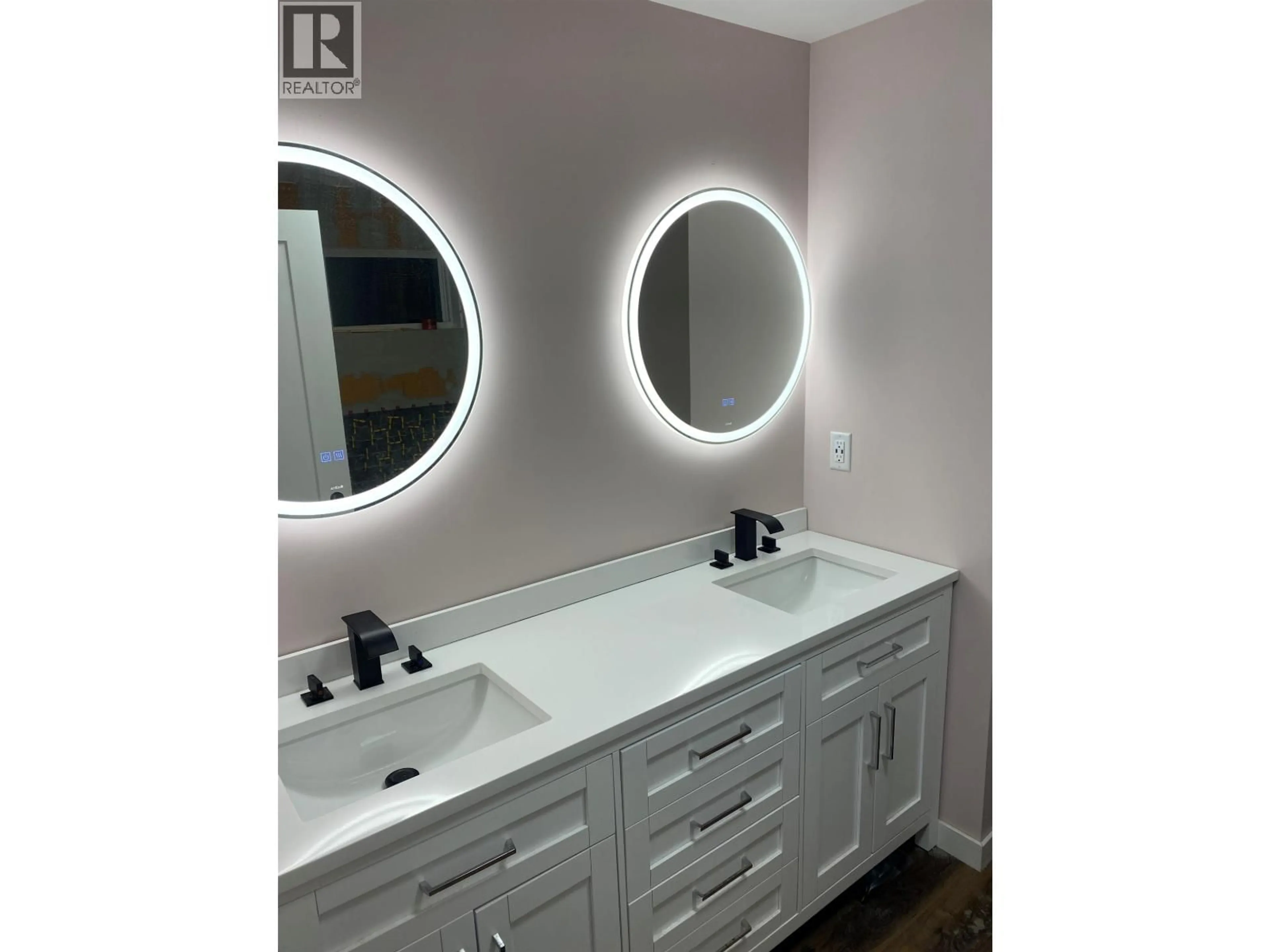 Contemporary bathroom, unknown for 1015 HARPER STREET, Prince George British Columbia V2M2X1