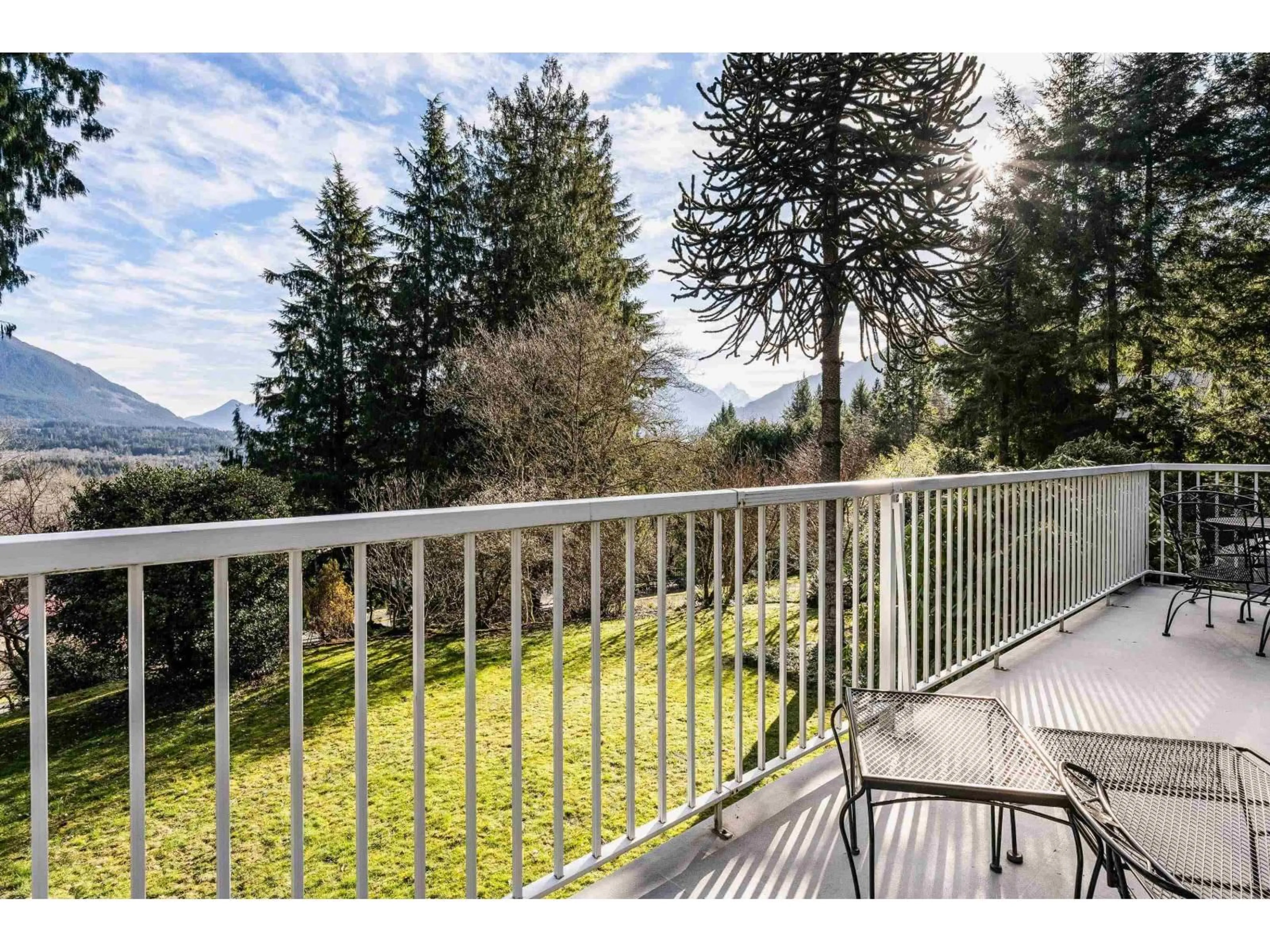 Patio, mountain view for 4895 SOUTHSIDE ROAD, Chilliwack British Columbia V2R4T6