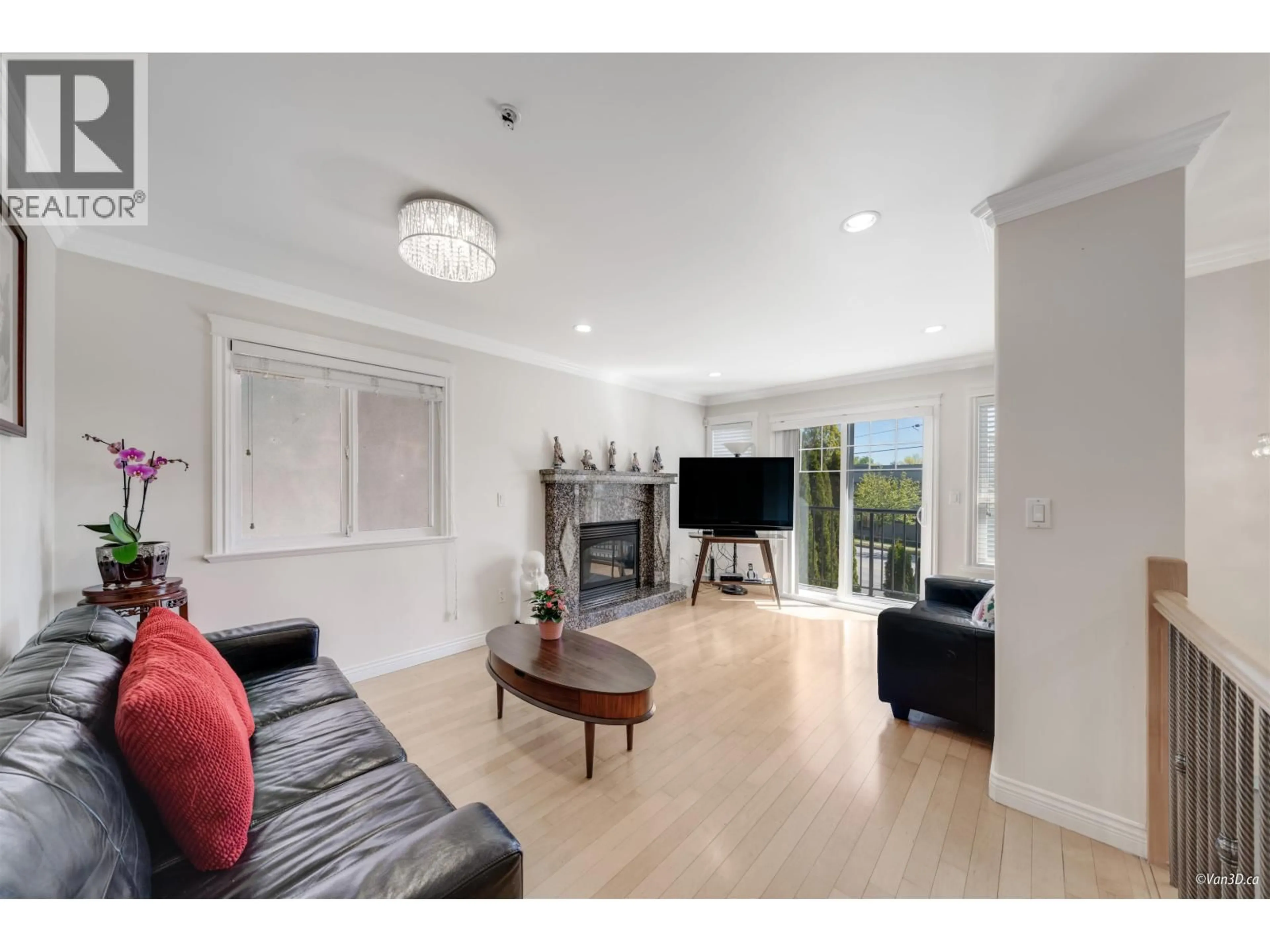 Living room with furniture, unknown for 7531 OAK STREET, Vancouver British Columbia V6P4A4