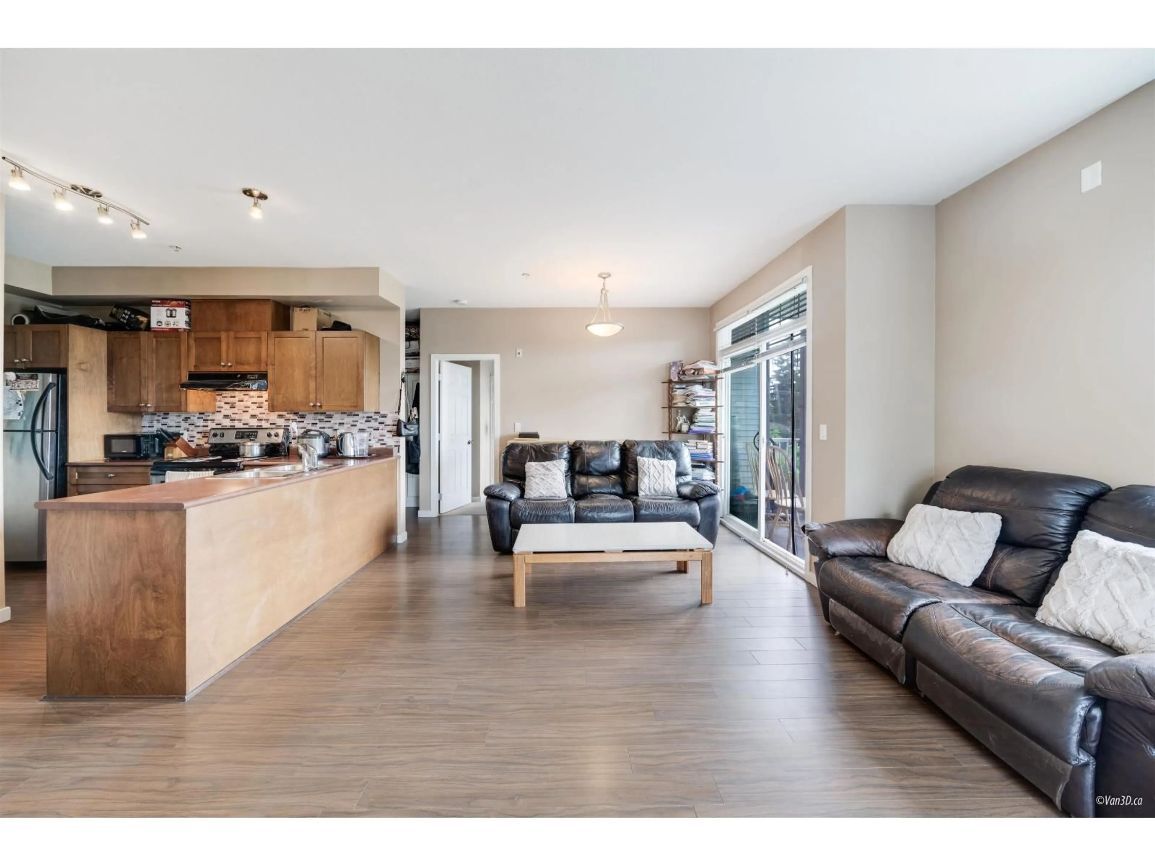 Open concept kitchen, wood/laminate floor for 417 - 13277 108 AVENUE, Surrey British Columbia V3T0A9