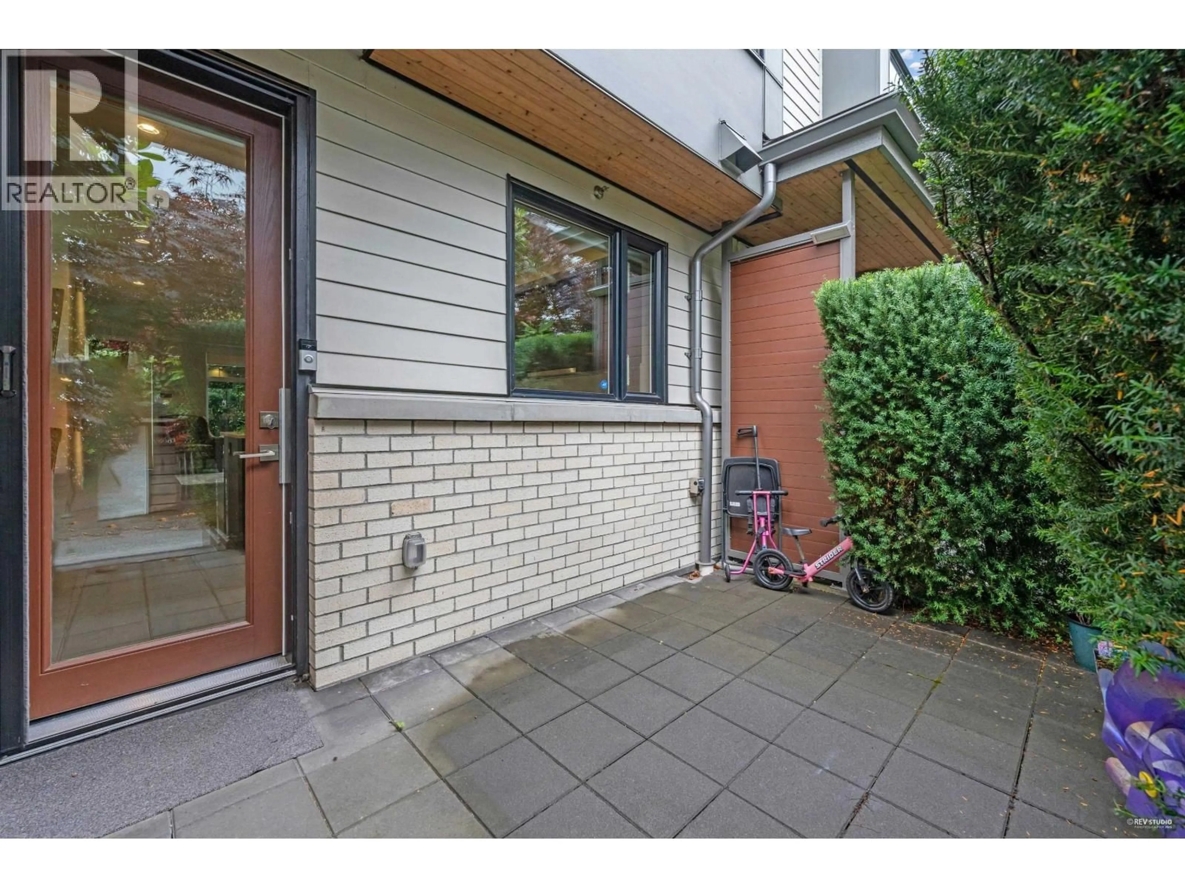 Patio, street for 6098 OAK STREET, Vancouver British Columbia V6M2W2
