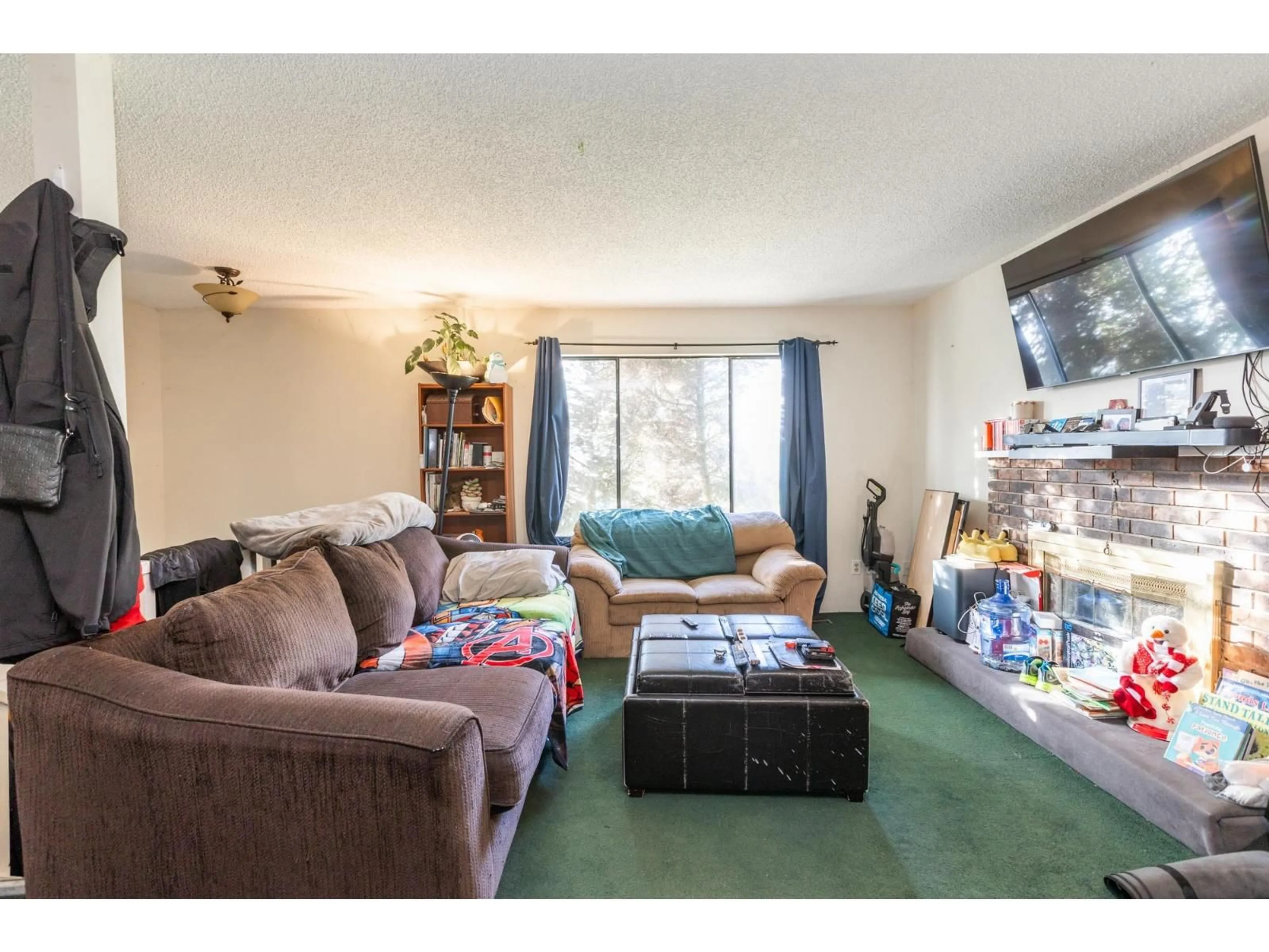 Living room with furniture, unknown for 2637 WILDWOOD COURT, Langley British Columbia V2Y1E8