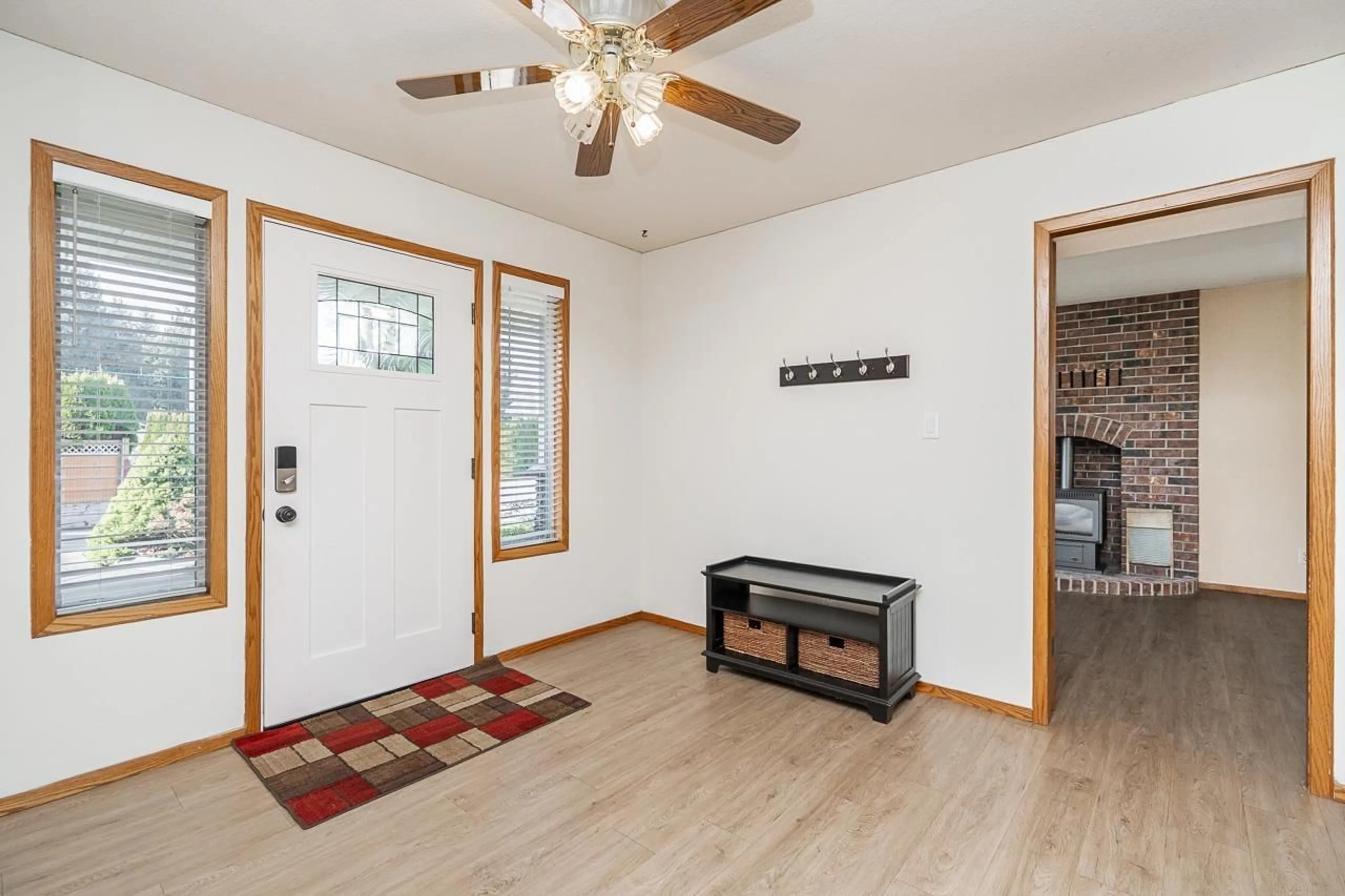 Indoor entryway for 33222 EASTVIEW PLACE, Abbotsford British Columbia V2S6W3