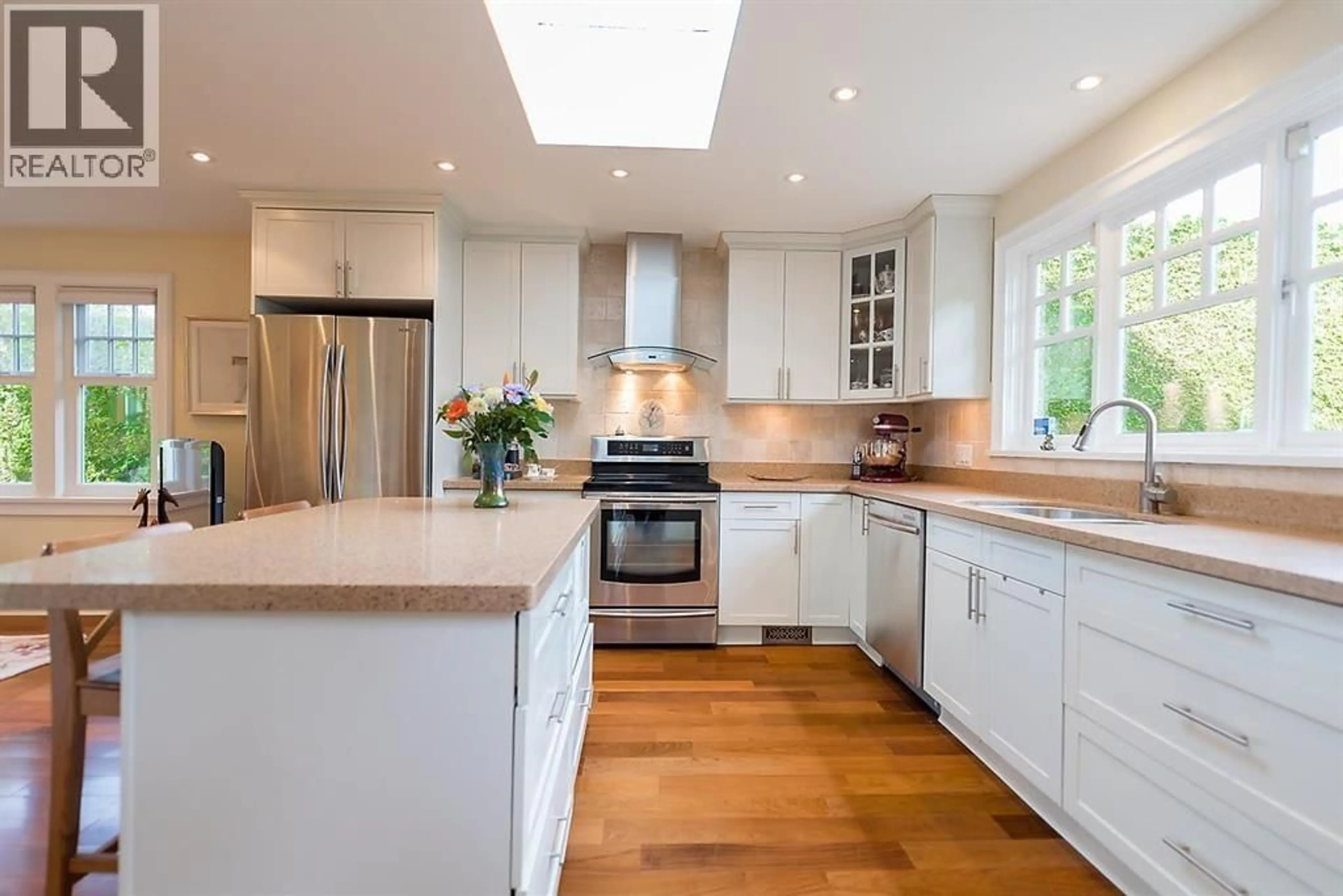 Open concept kitchen, unknown for 1722 WESBROOK CRESCENT, Vancouver British Columbia V6T1W1