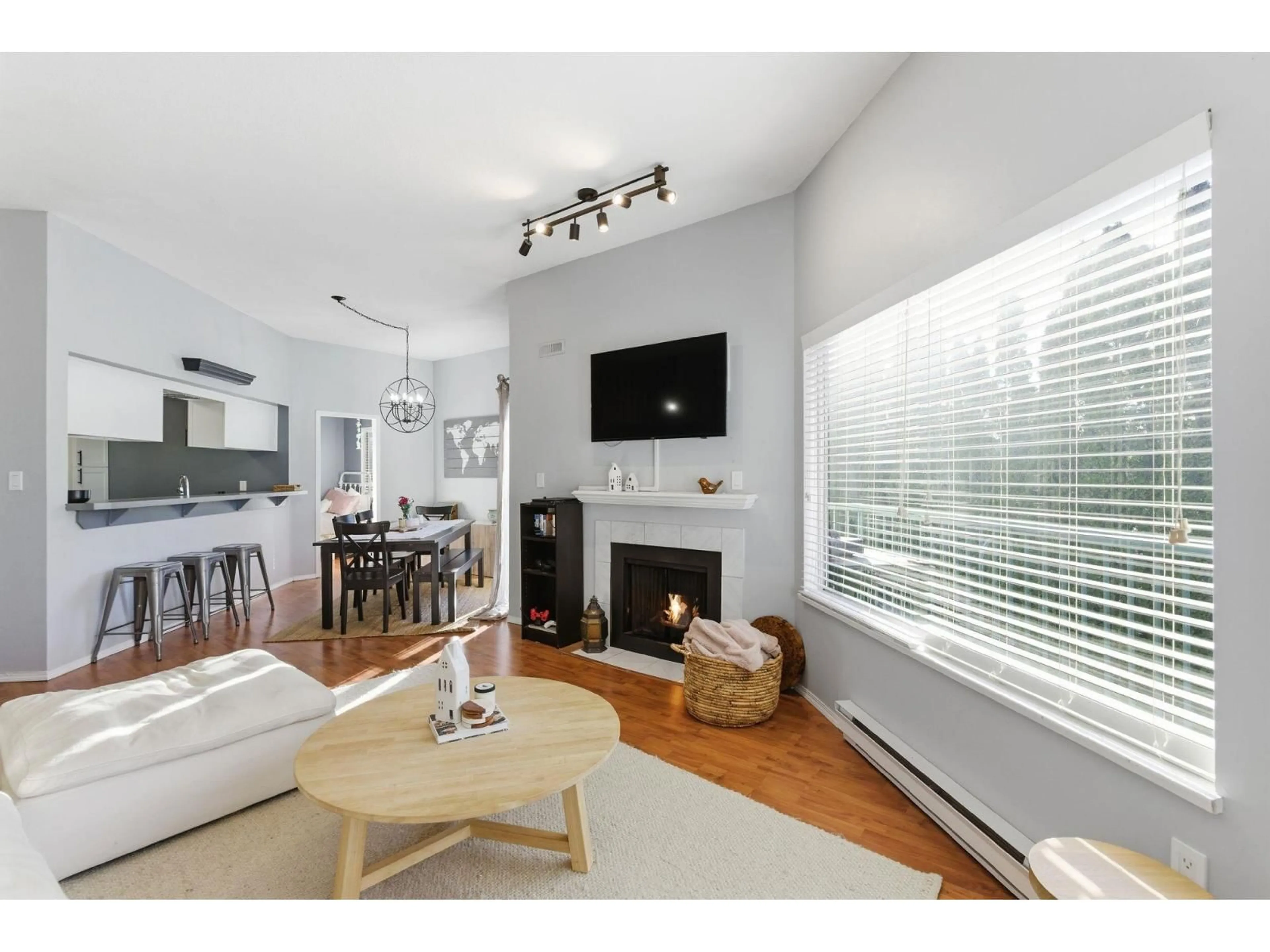 Living room with furniture, unknown for 316 - 1755 SALTON ROAD, Abbotsford British Columbia V2S7C5