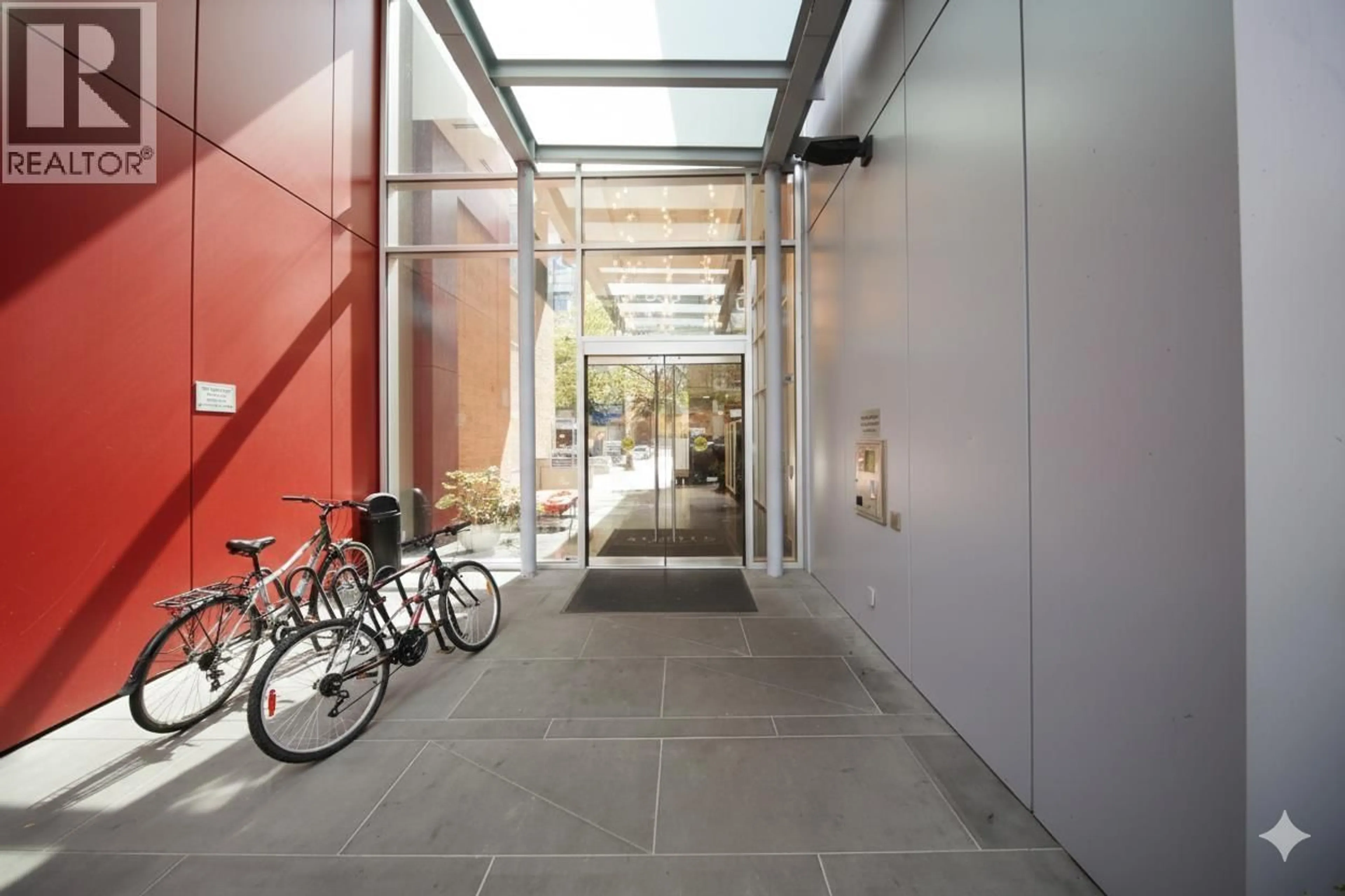 Indoor foyer for 1507 - 833 HOMER STREET, Vancouver British Columbia V6B0H4