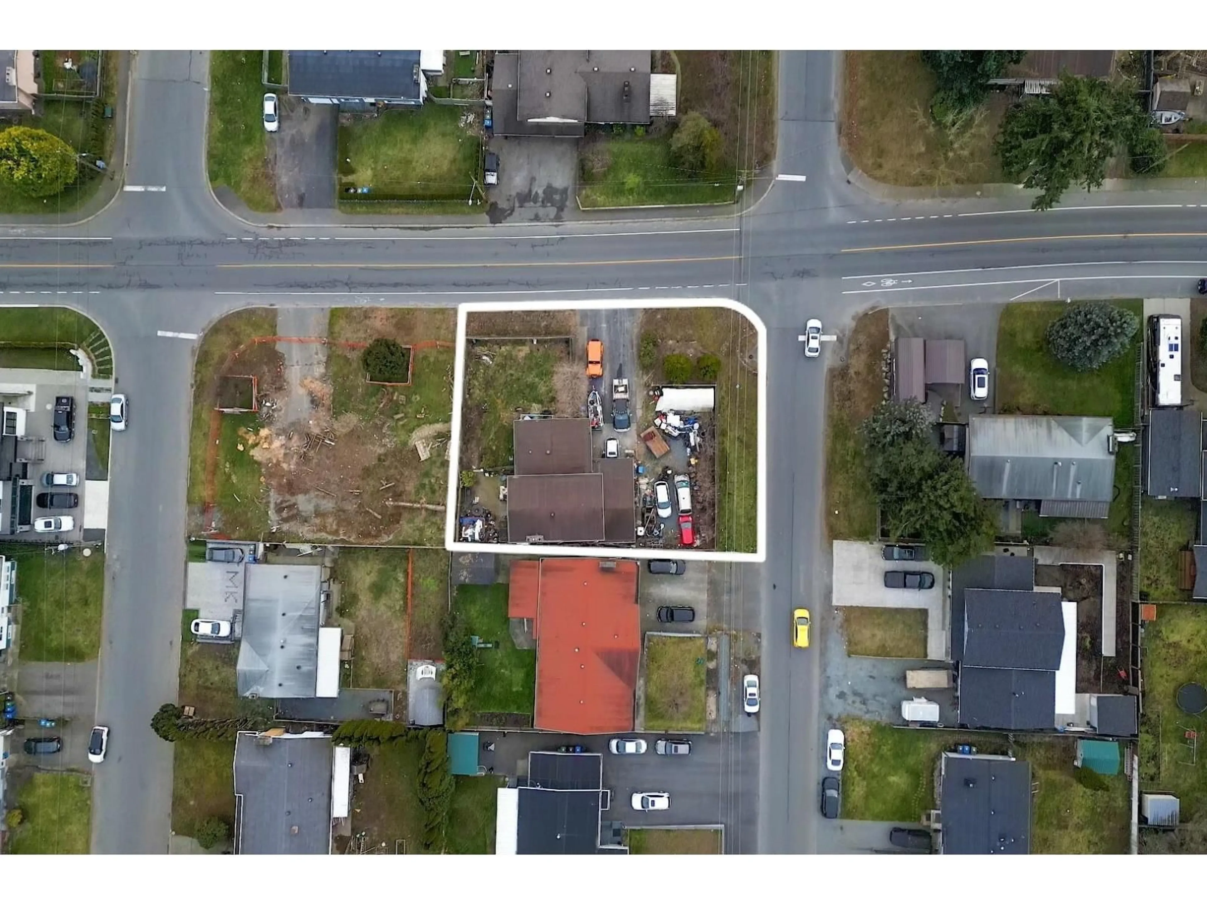 A pic from outside/outdoor area/front of a property/back of a property/a pic from drone, street for 32555 BEVAN AVENUE, Abbotsford British Columbia V2T3X5