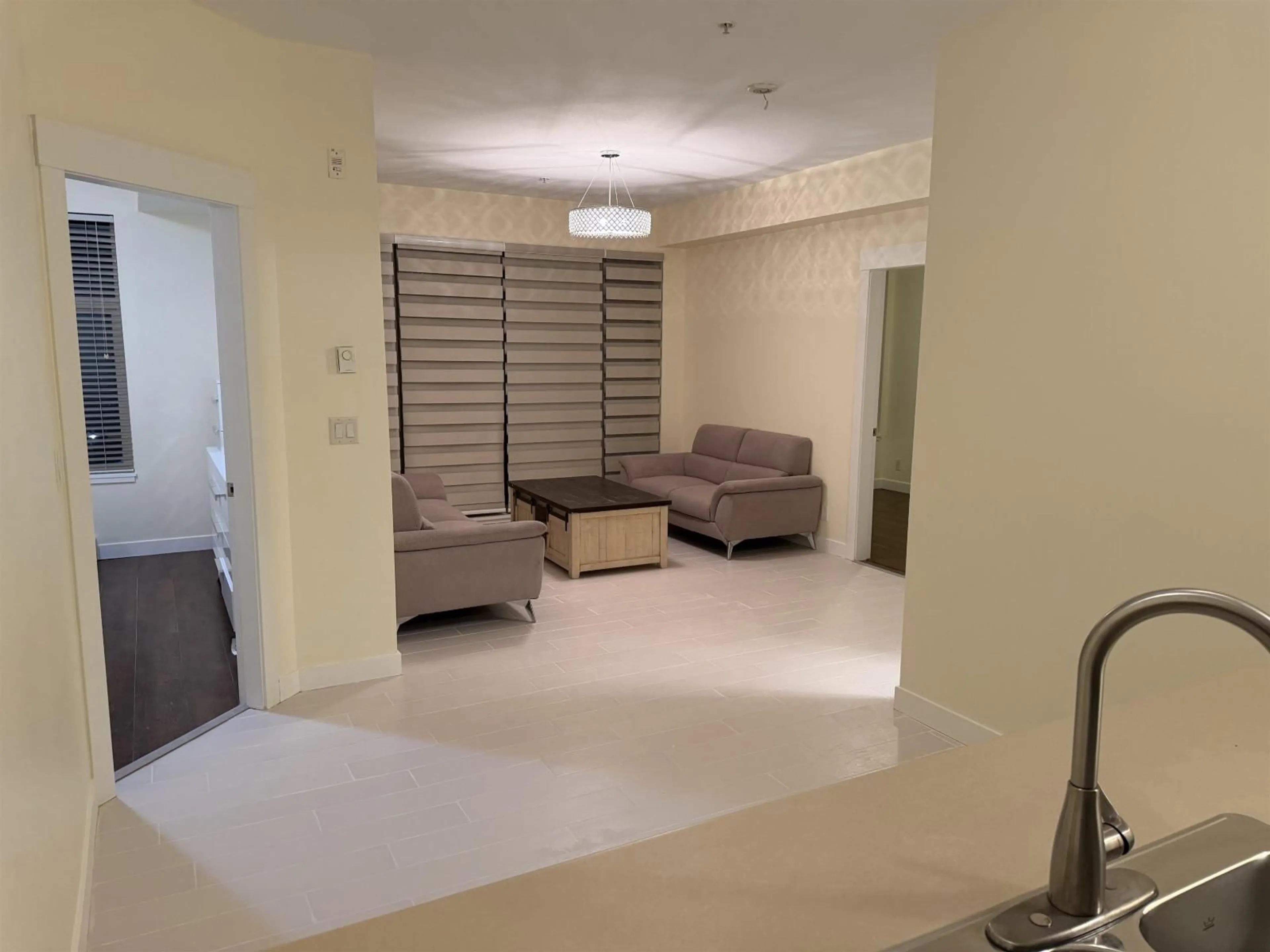 A pic of a room for 217 - 33545 RAINBOW AVENUE, Abbotsford British Columbia V2S1E6