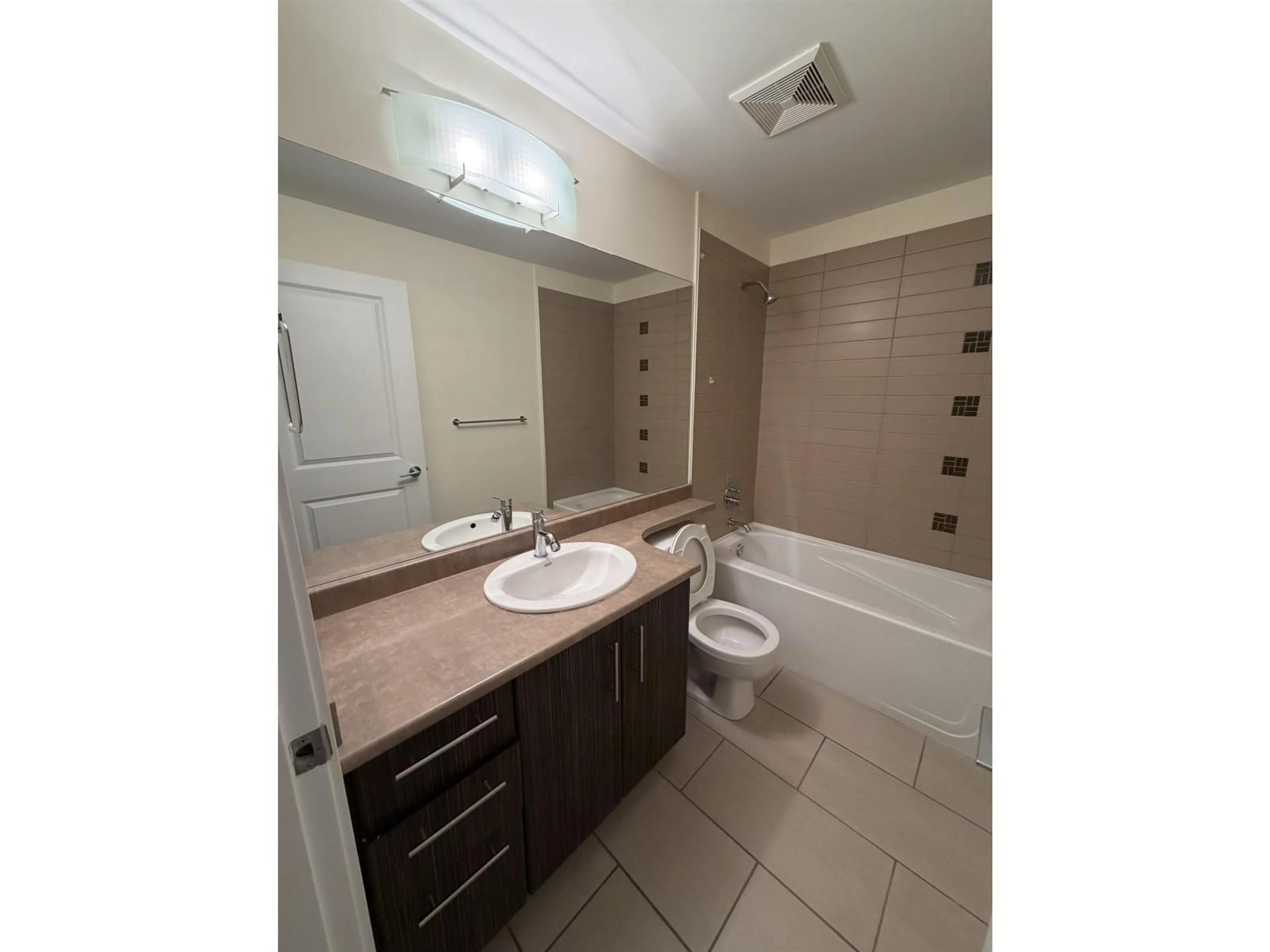 Standard bathroom, ceramic/tile floor for 217 - 33545 RAINBOW AVENUE, Abbotsford British Columbia V2S1E6