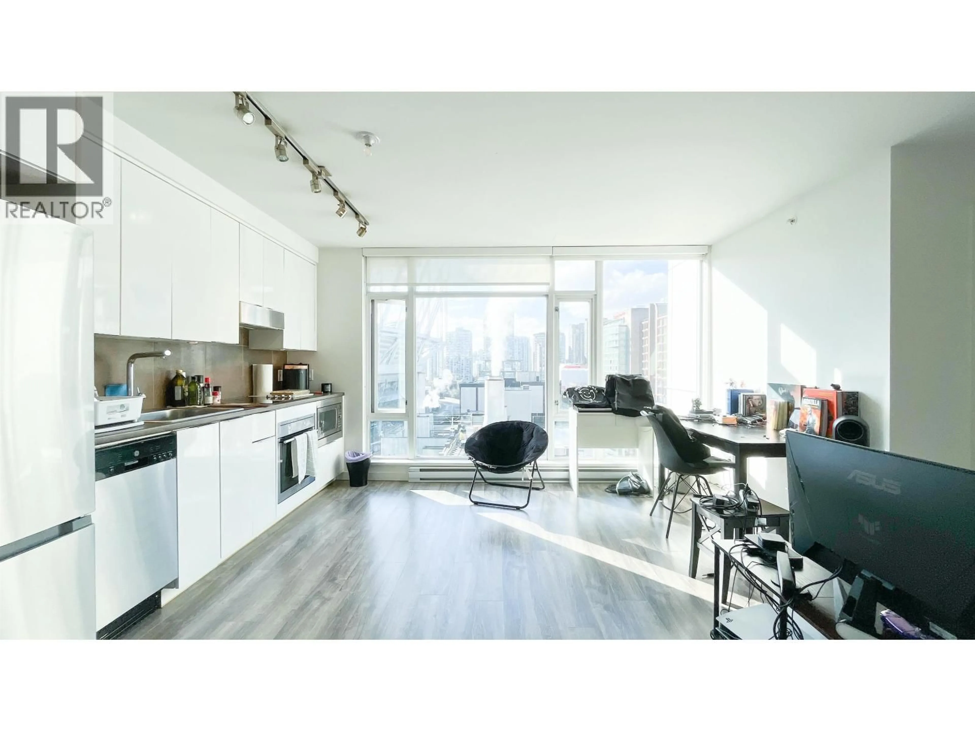 Open concept kitchen, wood/laminate floor for 905 - 161 GEORGIA STREET, Vancouver British Columbia V6B0K9