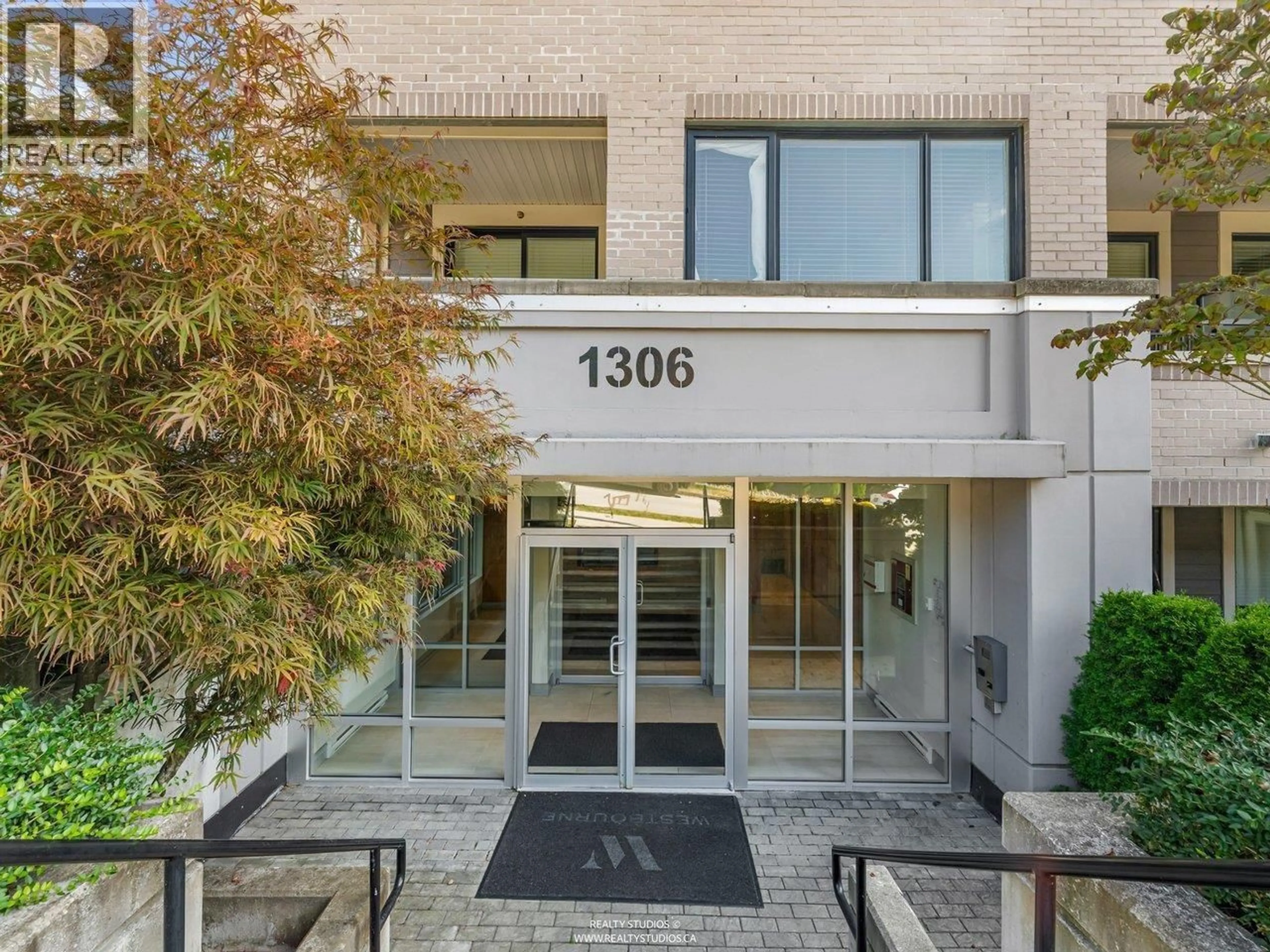 Indoor foyer for PH-08 - 1306 FIFTH AVENUE, New Westminster British Columbia V3M0K5