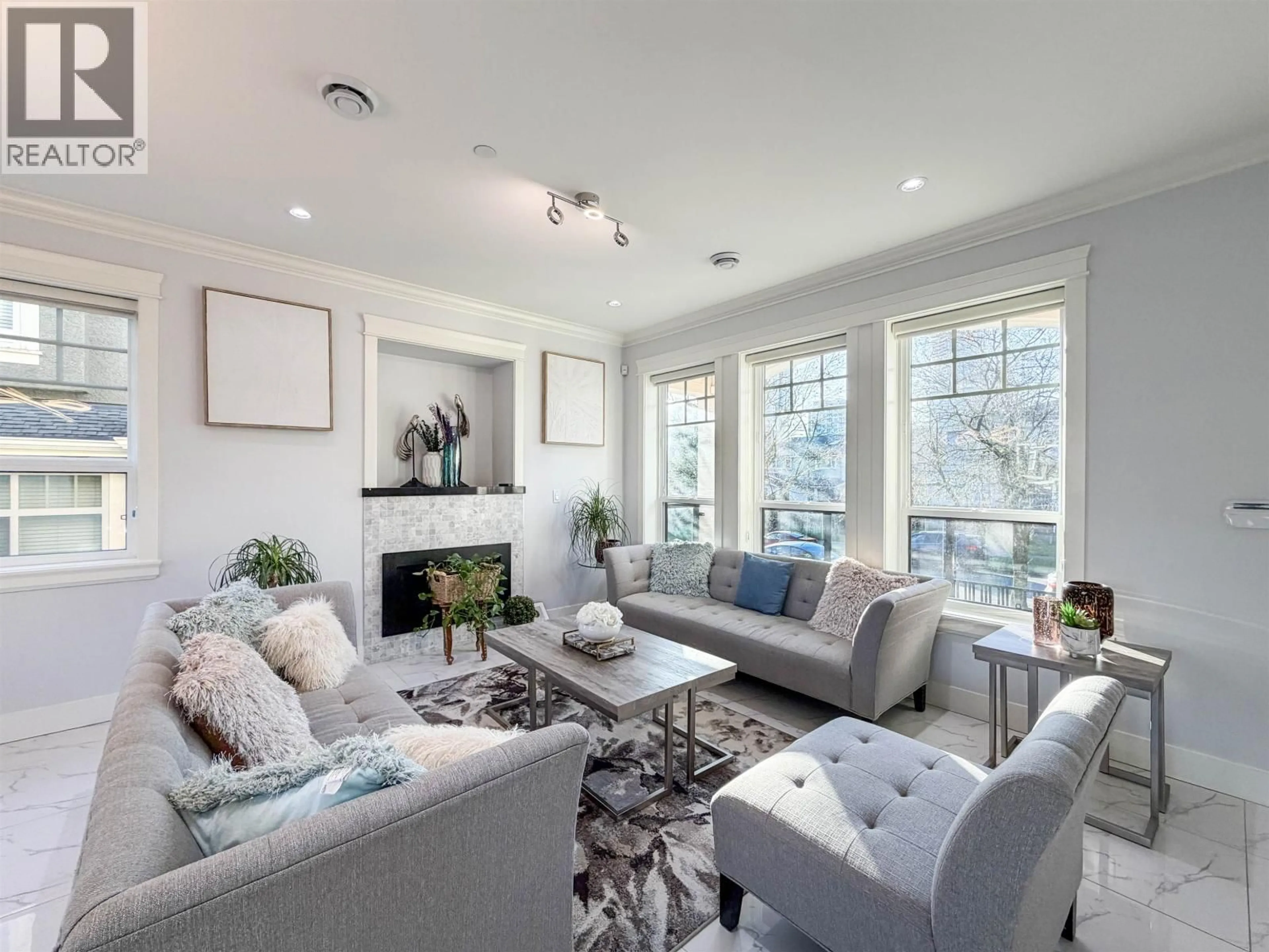Living room with furniture, unknown for 5626 ELIZABETH STREET, Vancouver British Columbia V5Y3J9