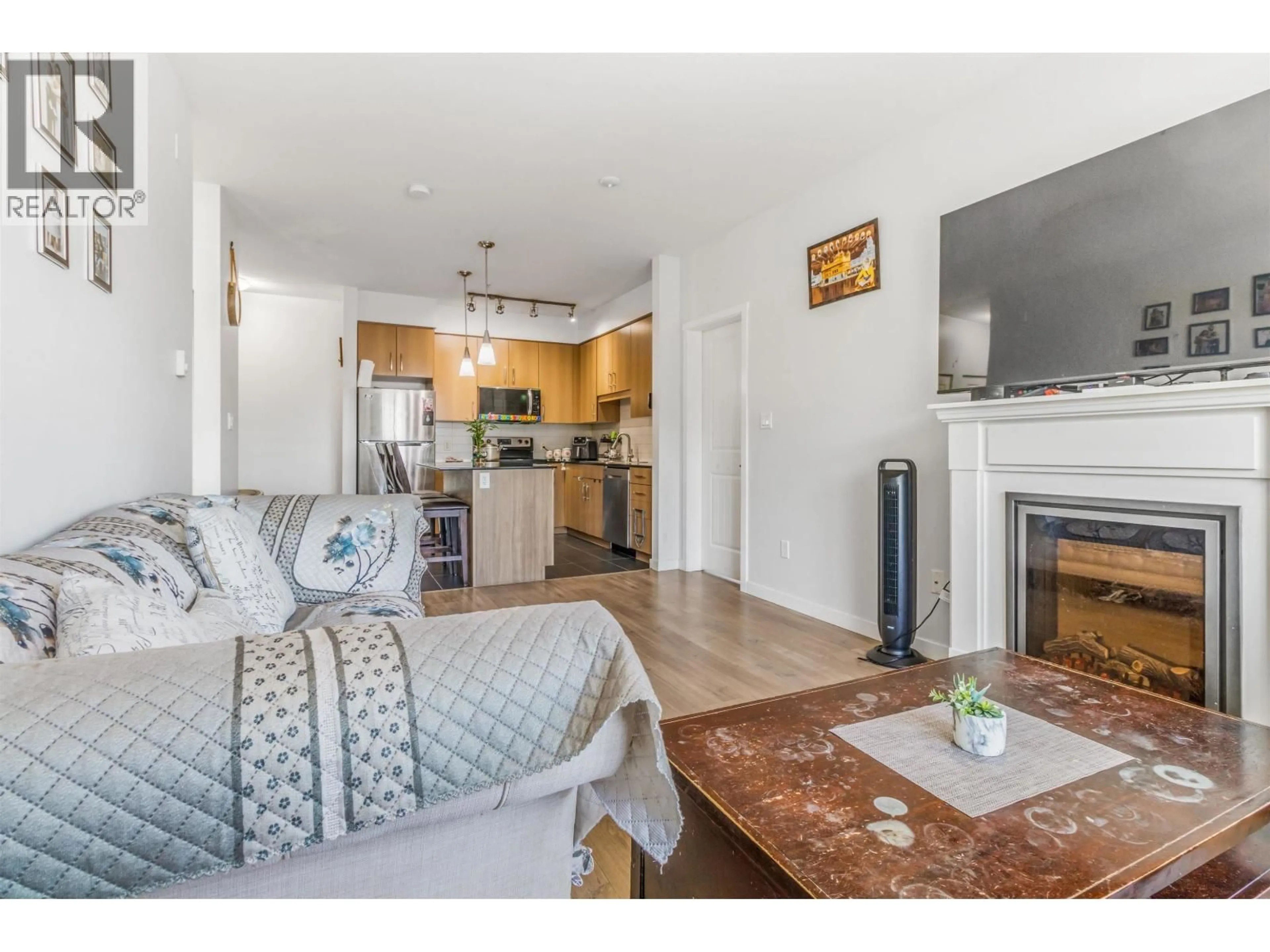 Living room with furniture, wood/laminate floor for 306 - 22290 NORTH AVENUE, Maple Ridge British Columbia V2X8Z8