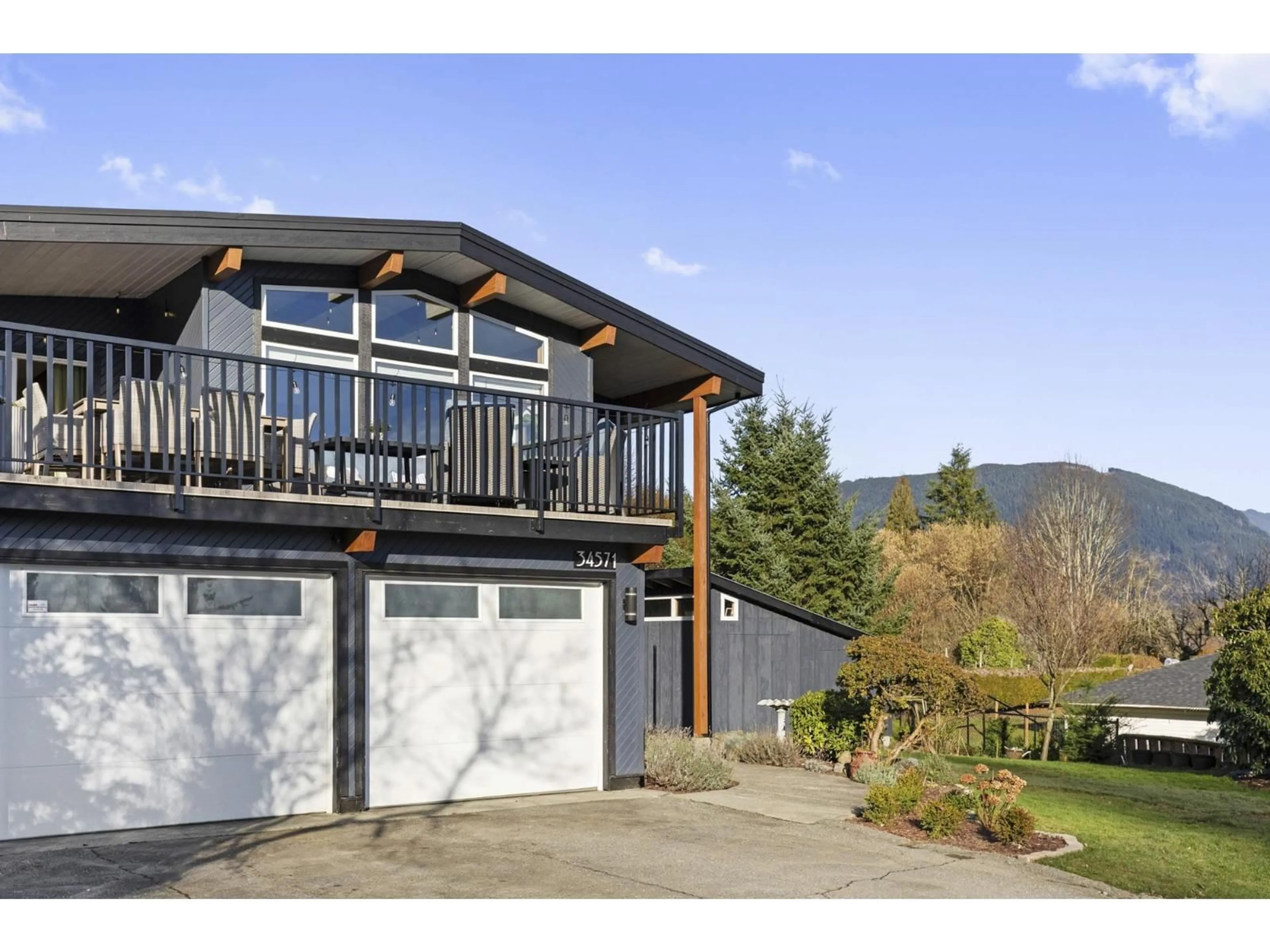 Home with vinyl exterior material, mountain view for 34571 IRELAND AVENUE, Mission British Columbia V2V6W1