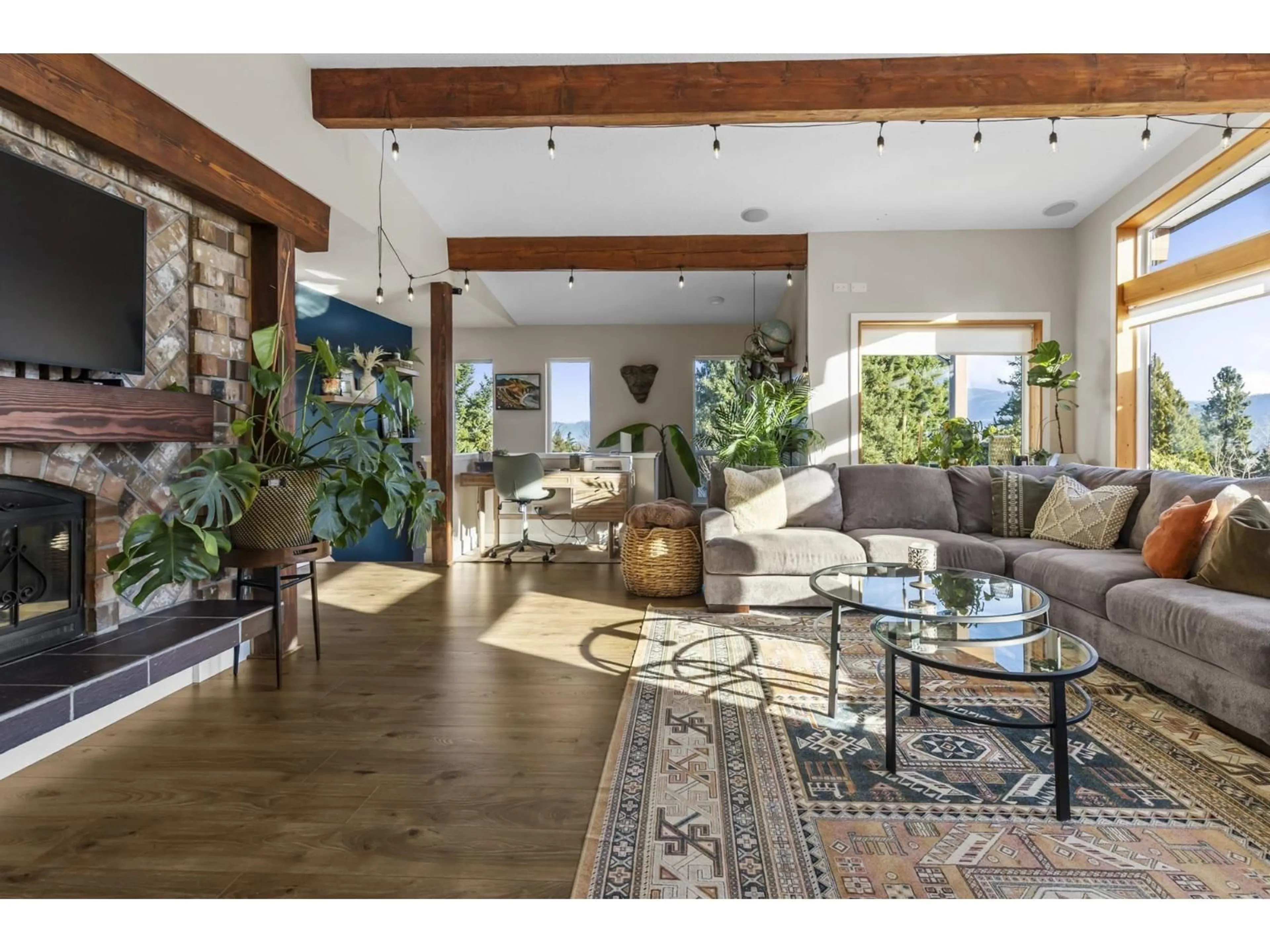 Living room with furniture, unknown for 34571 IRELAND AVENUE, Mission British Columbia V2V6W1