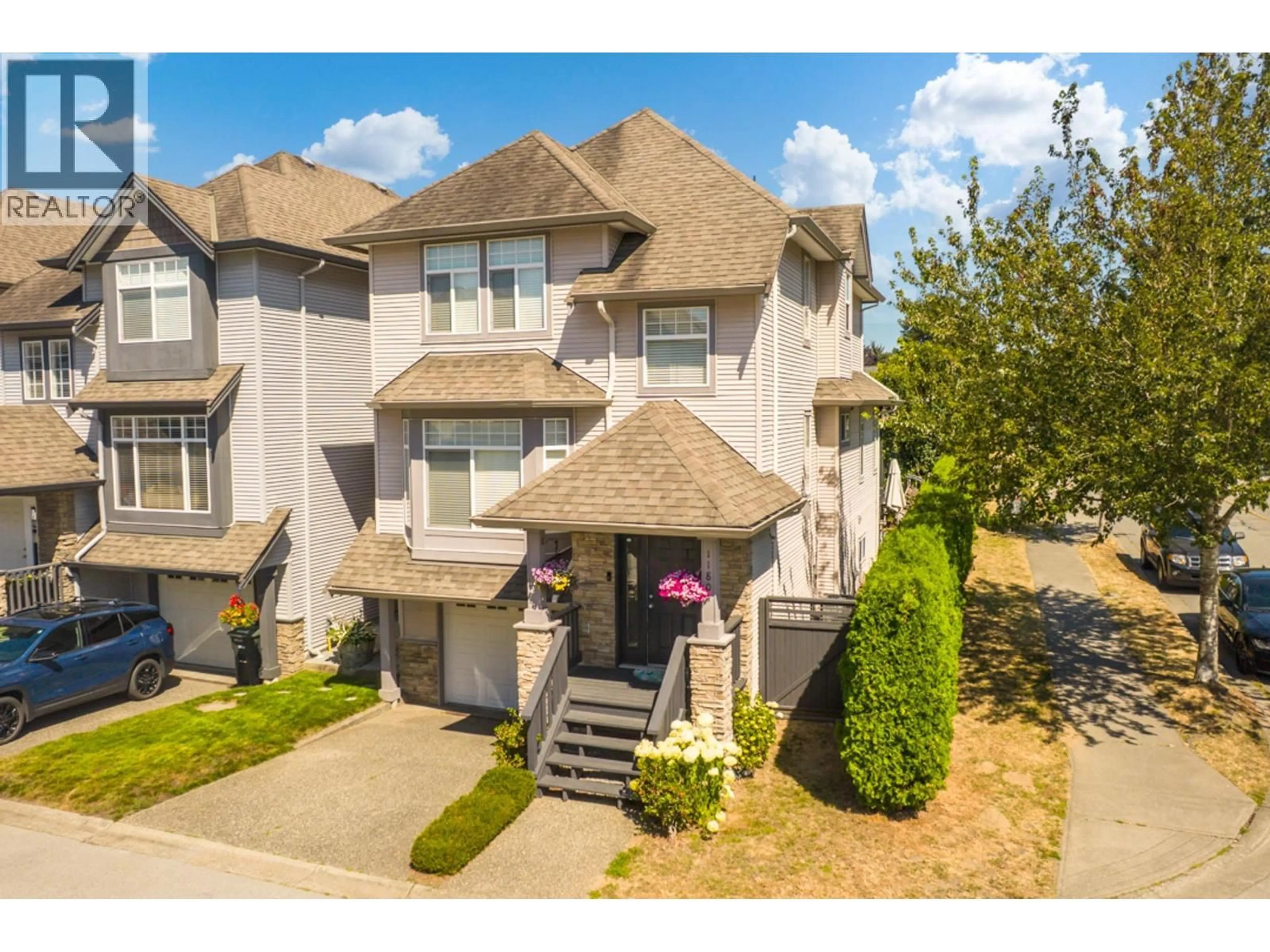 A pic from outside/outdoor area/front of a property/back of a property/a pic from drone, street for 11804 191A STREET, Pitt Meadows British Columbia V3Y0A4